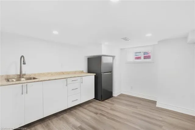 Additional property image - 582 Wentworth St
