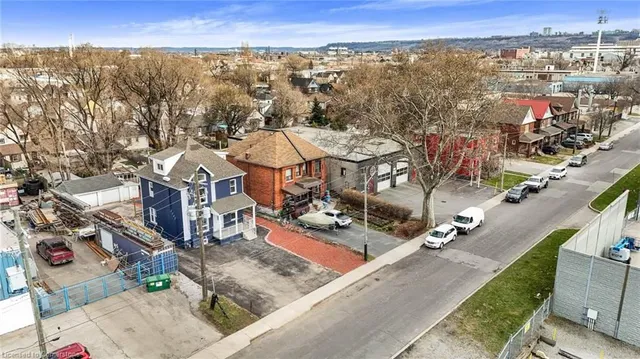 Additional property image - 582 Wentworth St