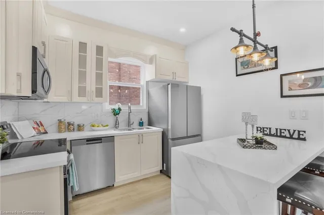 Additional property image - 582 Wentworth St