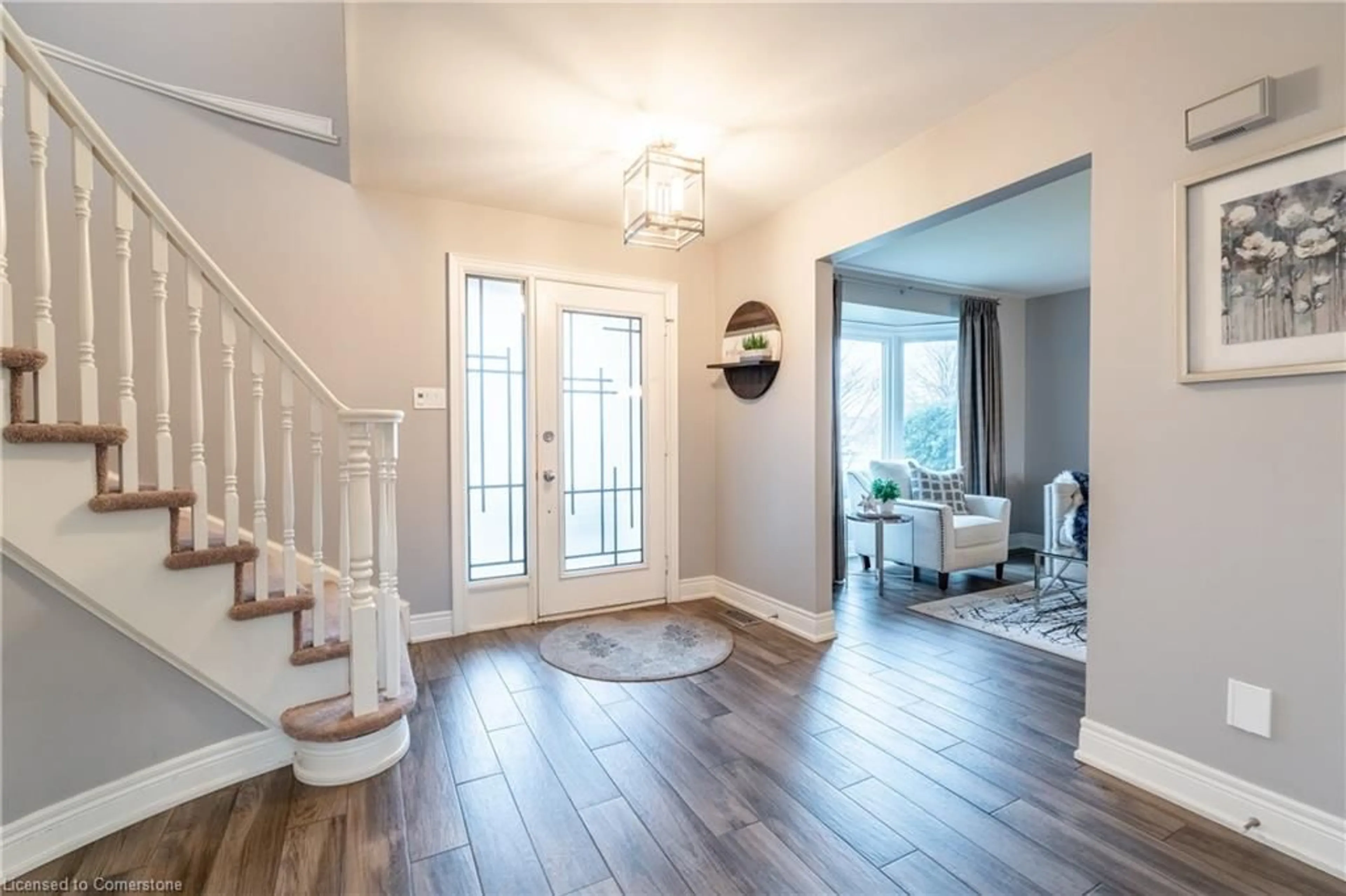 Indoor entryway for 22 Cresthaven Dr, Stoney Creek Ontario L8E 4S5