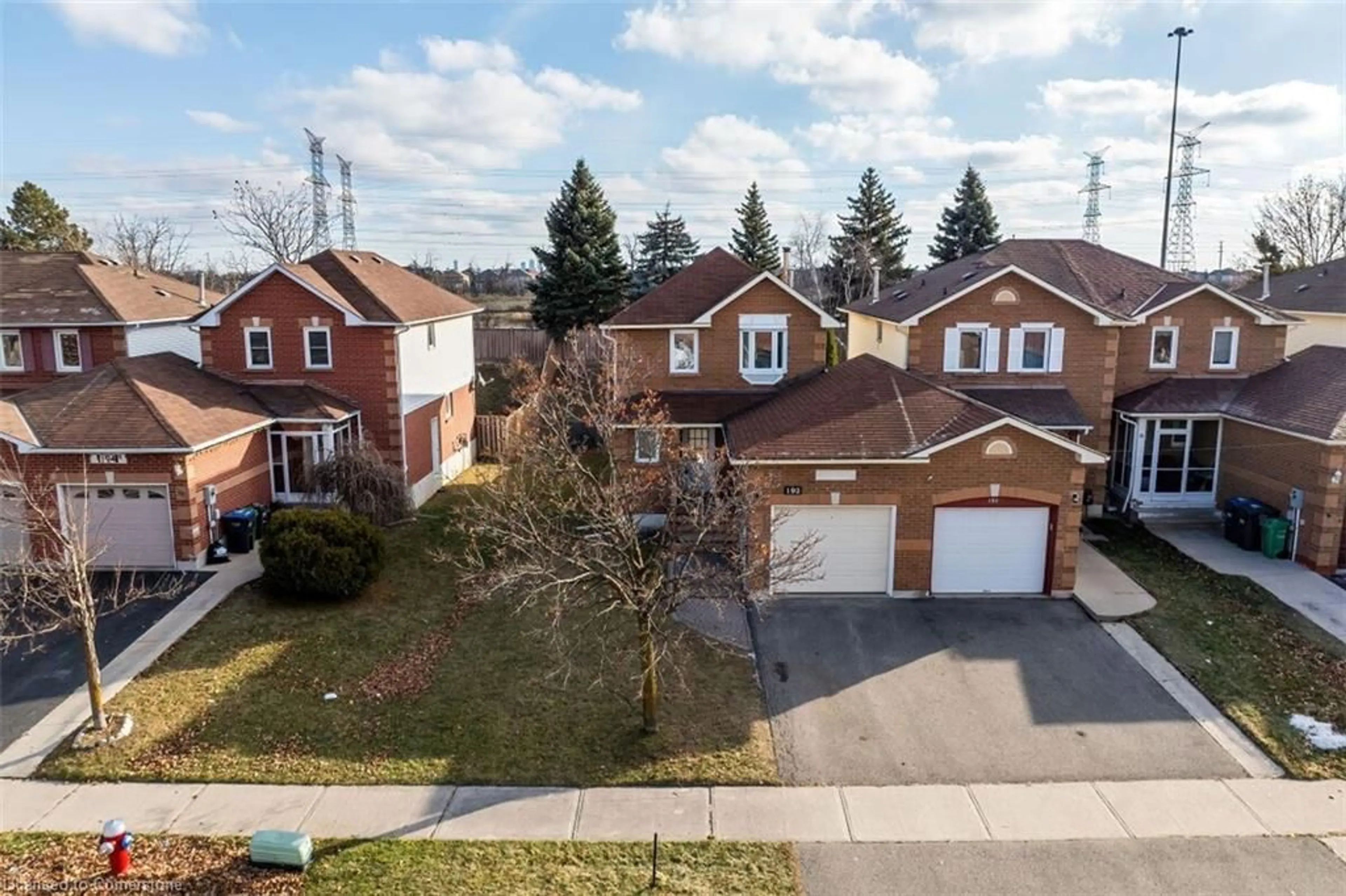 A pic from outside/outdoor area/front of a property/back of a property/a pic from drone, street for 192 Timberlane Dr, Brampton Ontario L6Y 4V6