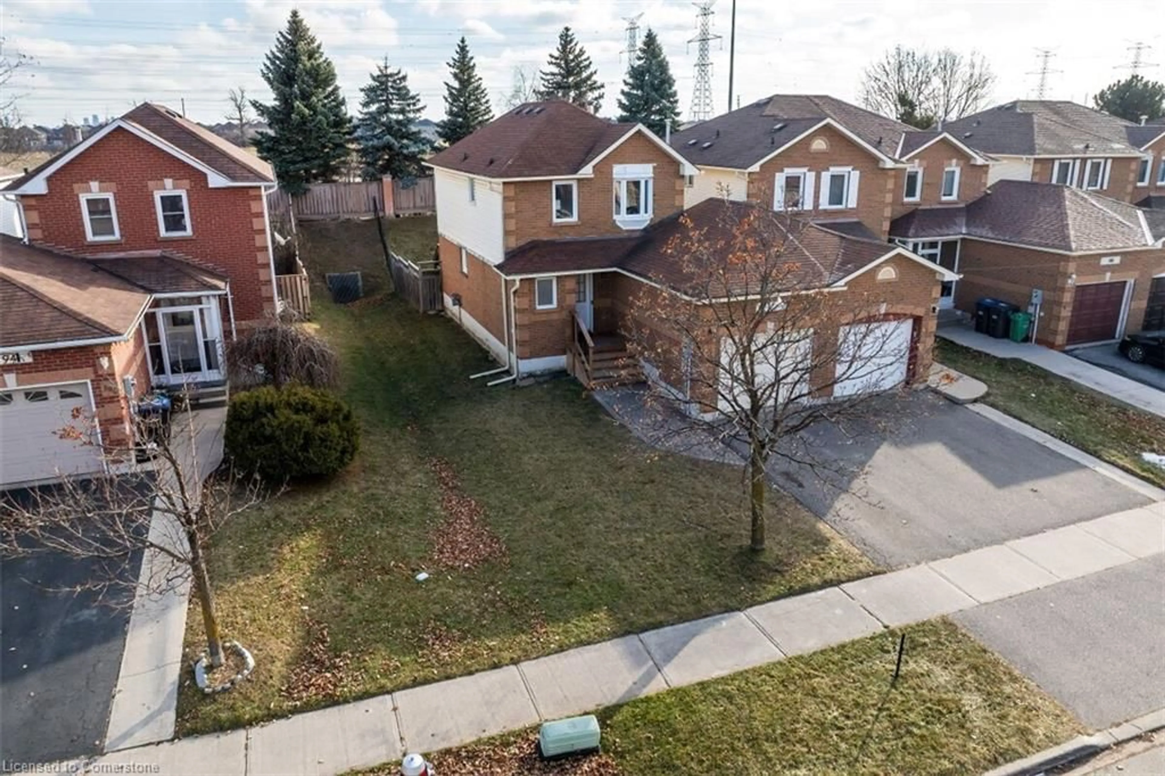 A pic from outside/outdoor area/front of a property/back of a property/a pic from drone, street for 192 Timberlane Dr, Brampton Ontario L6Y 4V6