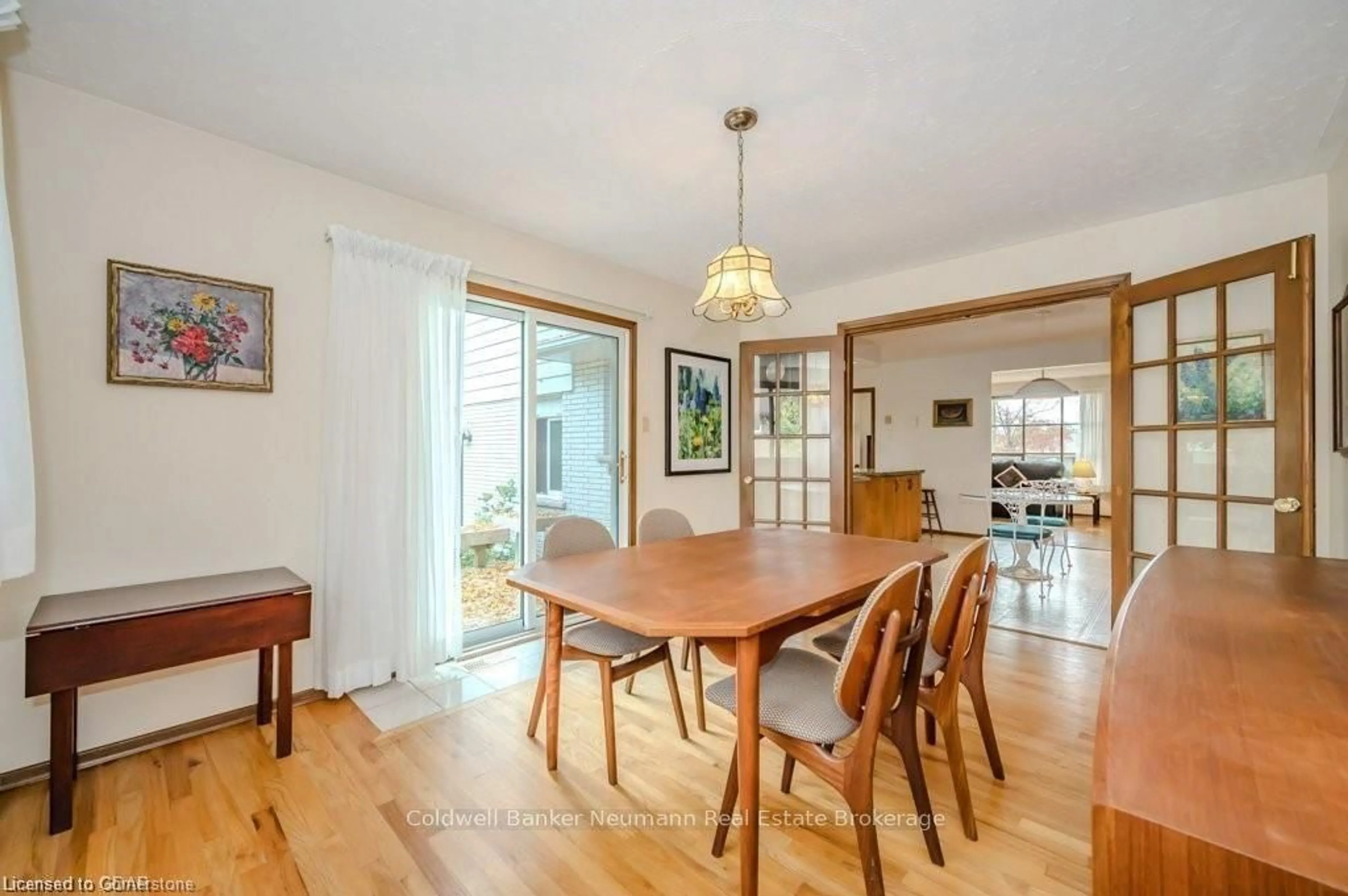 Dining room, wood/laminate floor for 40 Keats Cres, Guelph Ontario N1G 3B2