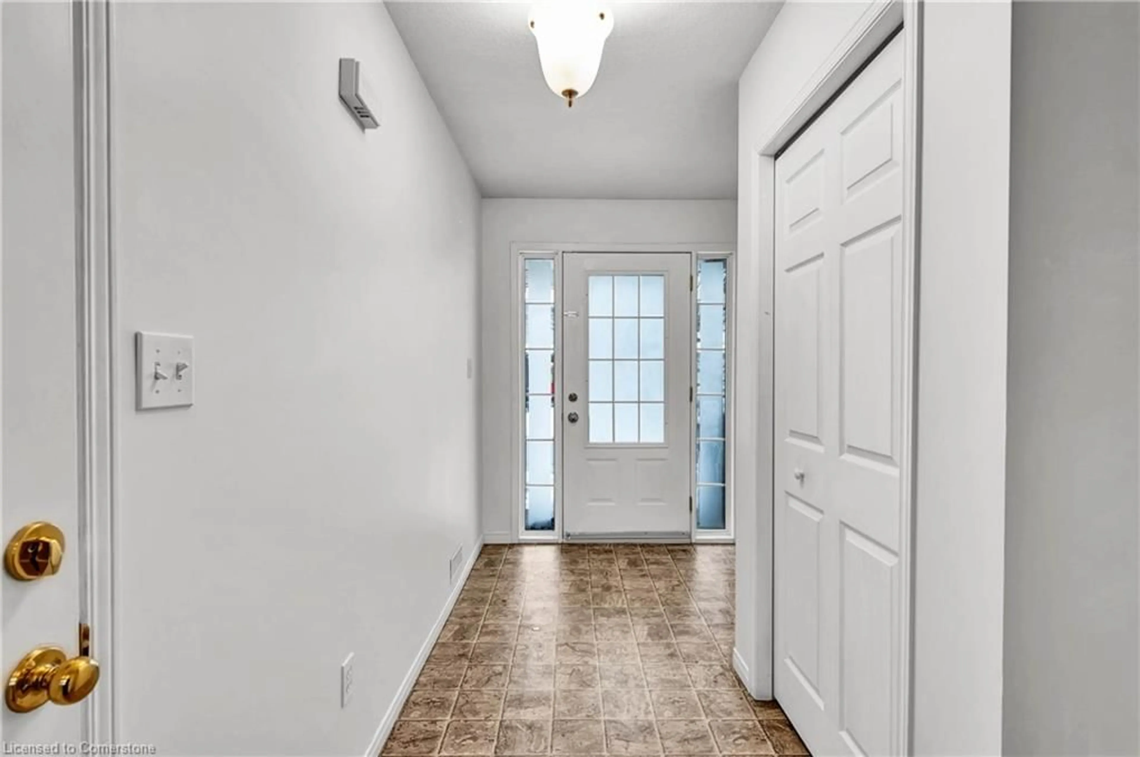 Indoor entryway for 110 Activa Ave #E32, Kitchener Ontario N2E 4K4