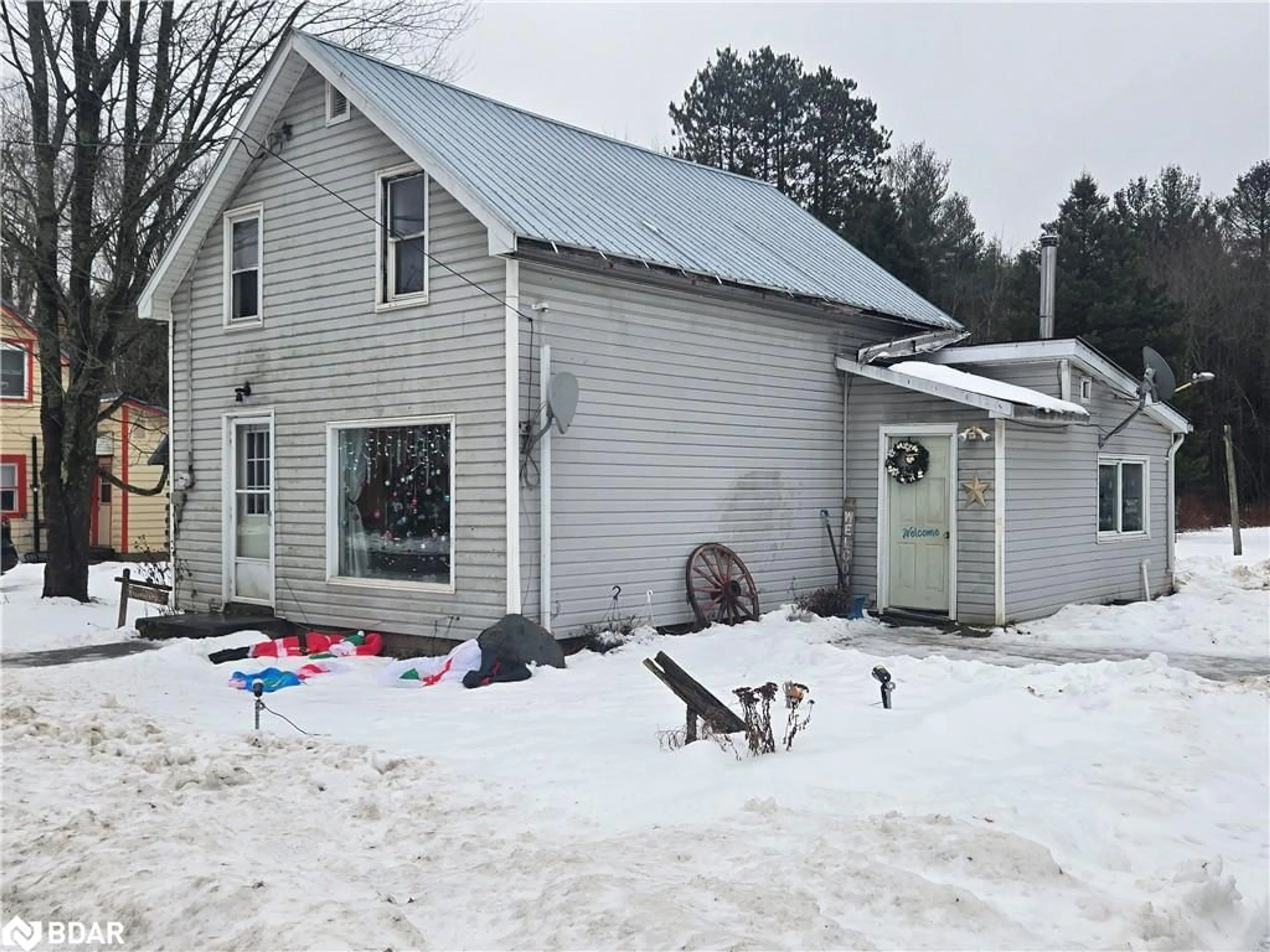 A pic from outside/outdoor area/front of a property/back of a property/a pic from drone, building for 16 Glastonbury Rd, Northbrook Ontario K0H 2G0