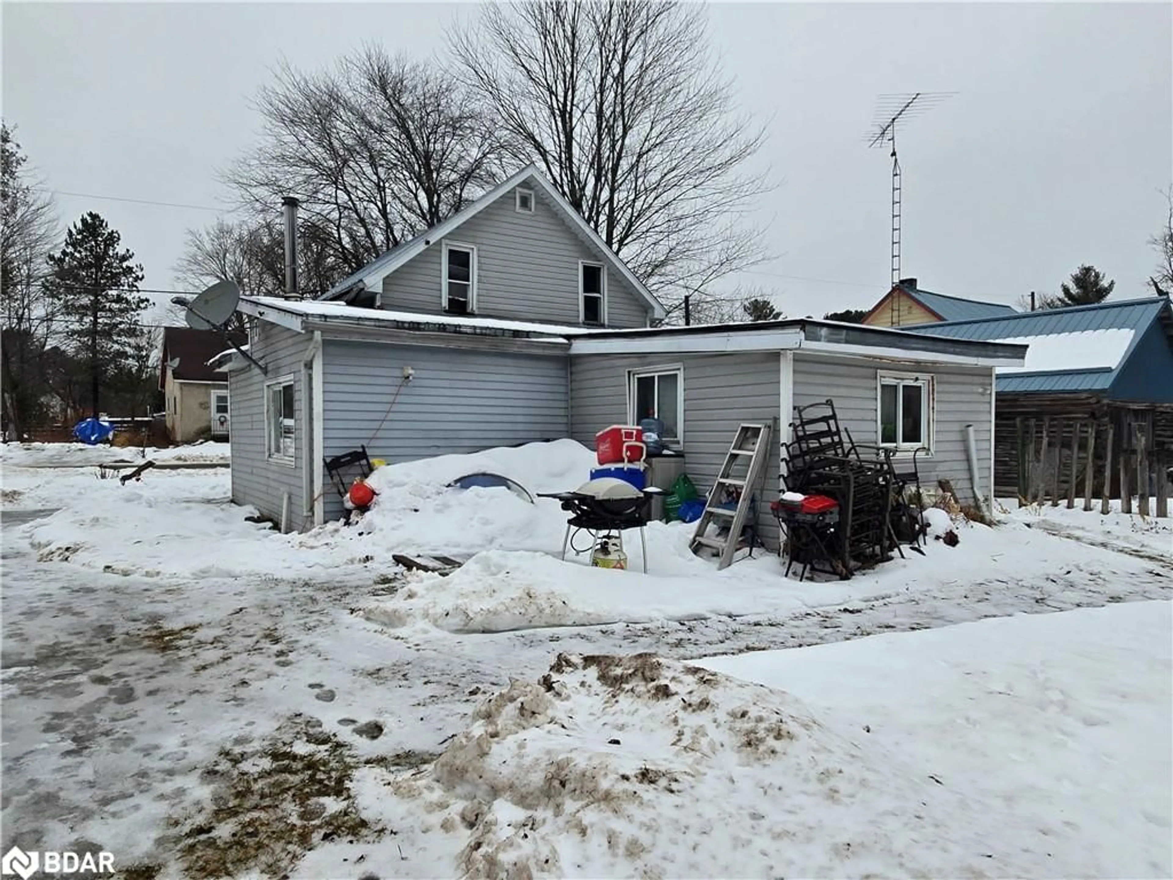 A pic from outside/outdoor area/front of a property/back of a property/a pic from drone, street for 16 Glastonbury Rd, Northbrook Ontario K0H 2G0