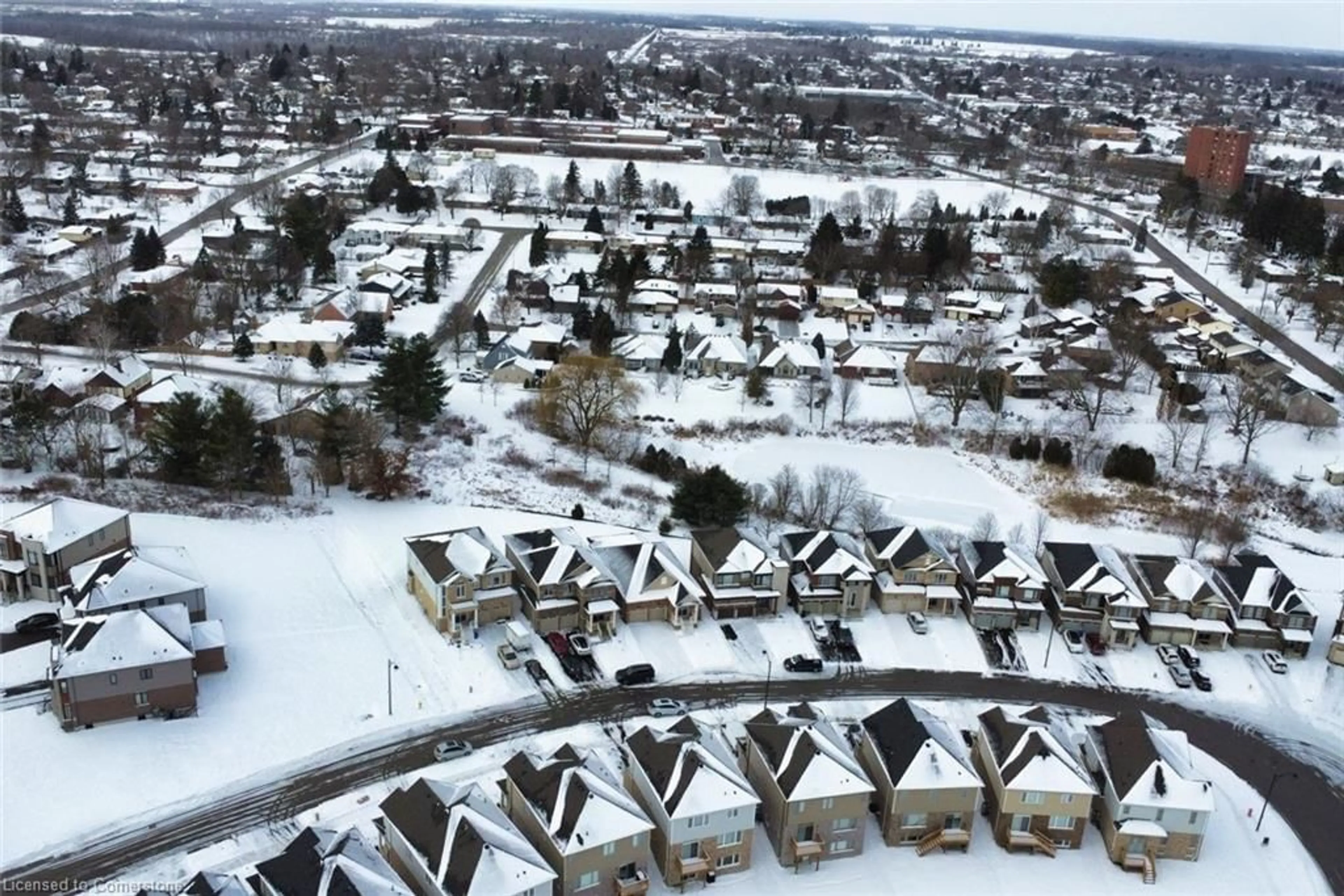 A pic from outside/outdoor area/front of a property/back of a property/a pic from drone, street for 25 Ford St, Paris Ontario N3L 0M6