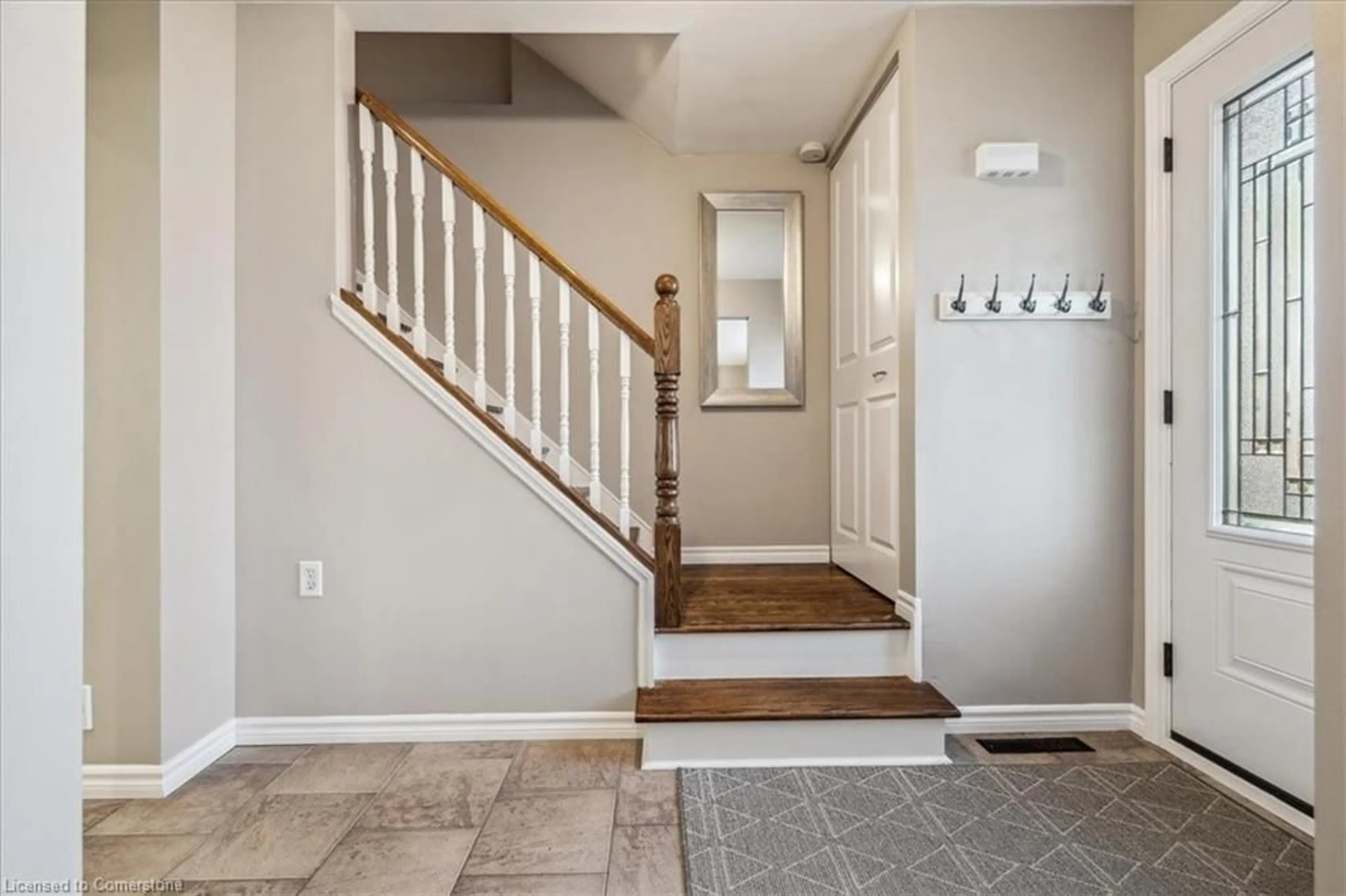 Indoor entryway for 69 Little John Rd, Hamilton Ontario L9H 4G9