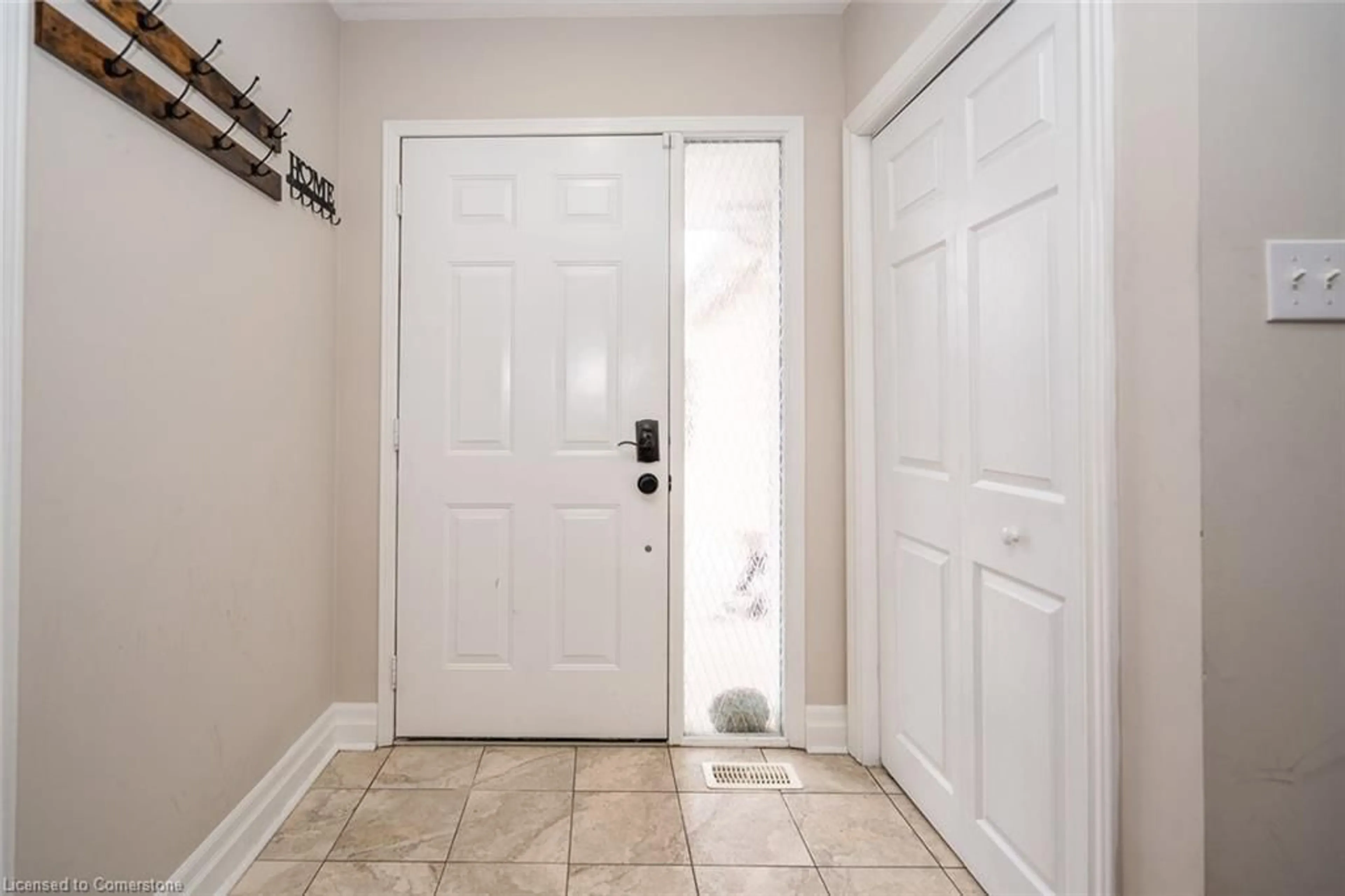 Indoor entryway for 416 Olde Village Lane, Shelburne Ontario L9V 3A4