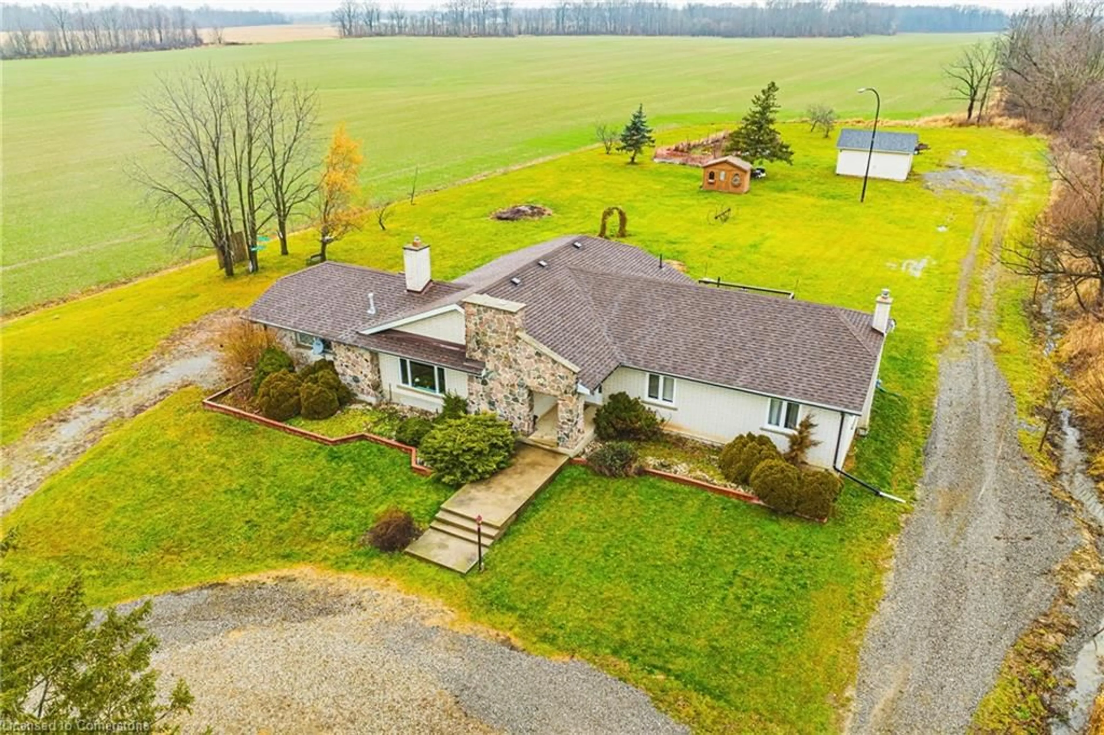 A pic from outside/outdoor area/front of a property/back of a property/a pic from drone, building for 5100 White Church Rd, Glanbrook Ontario L0R 1W0