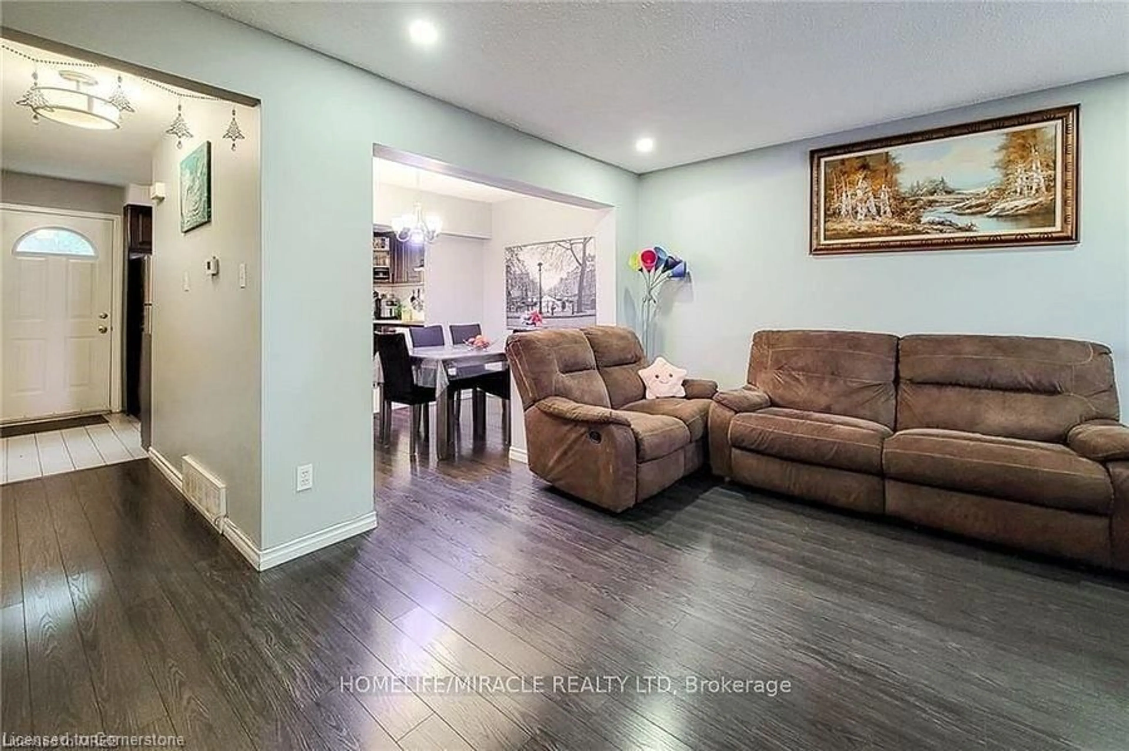 Living room with furniture, wood/laminate floor for 62 Riverdale Dr #26, Hamilton Ontario L8E 1K3