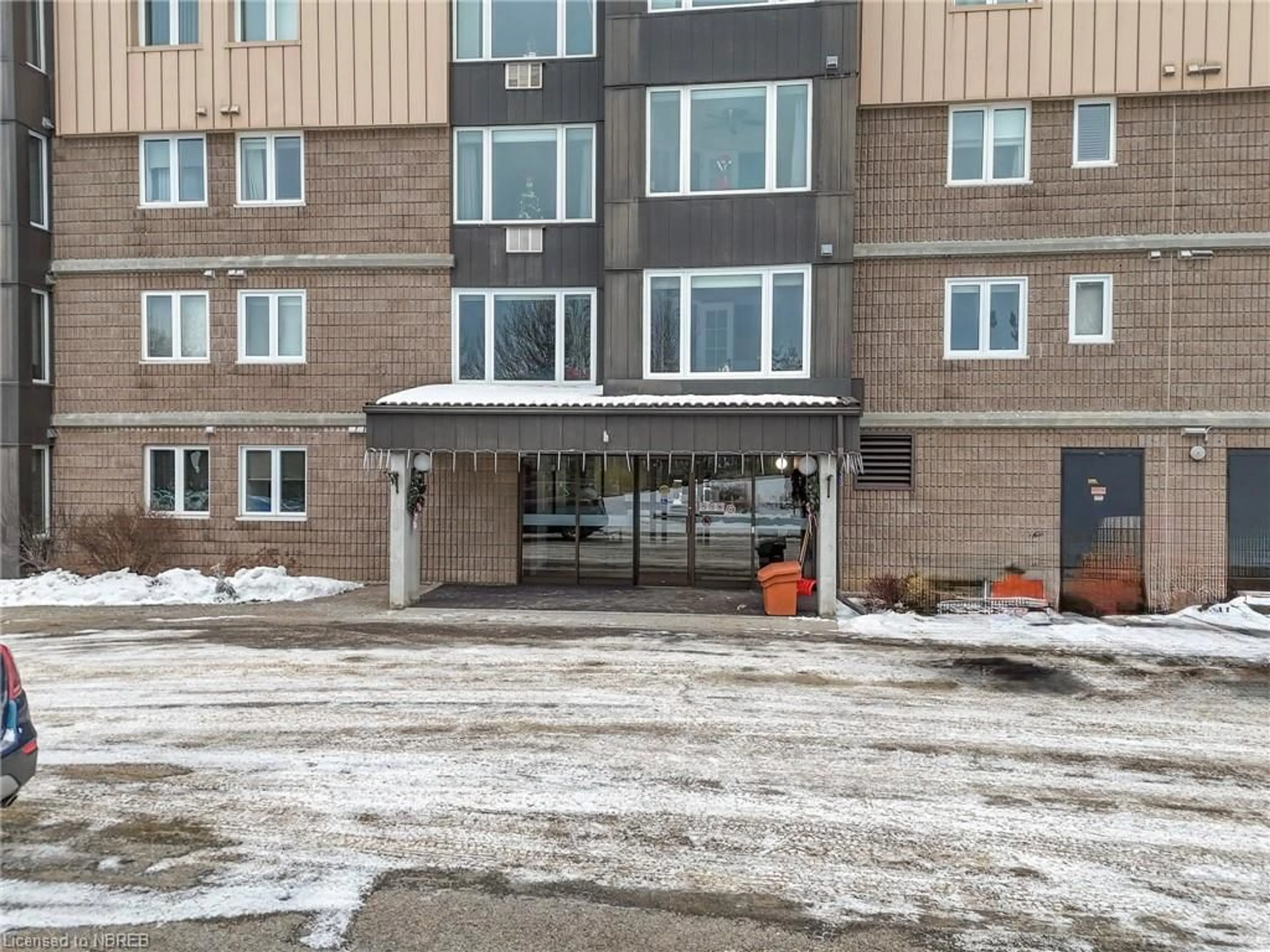 Indoor foyer for 116 Blair St #105, North Bay Ontario P1A 4E6