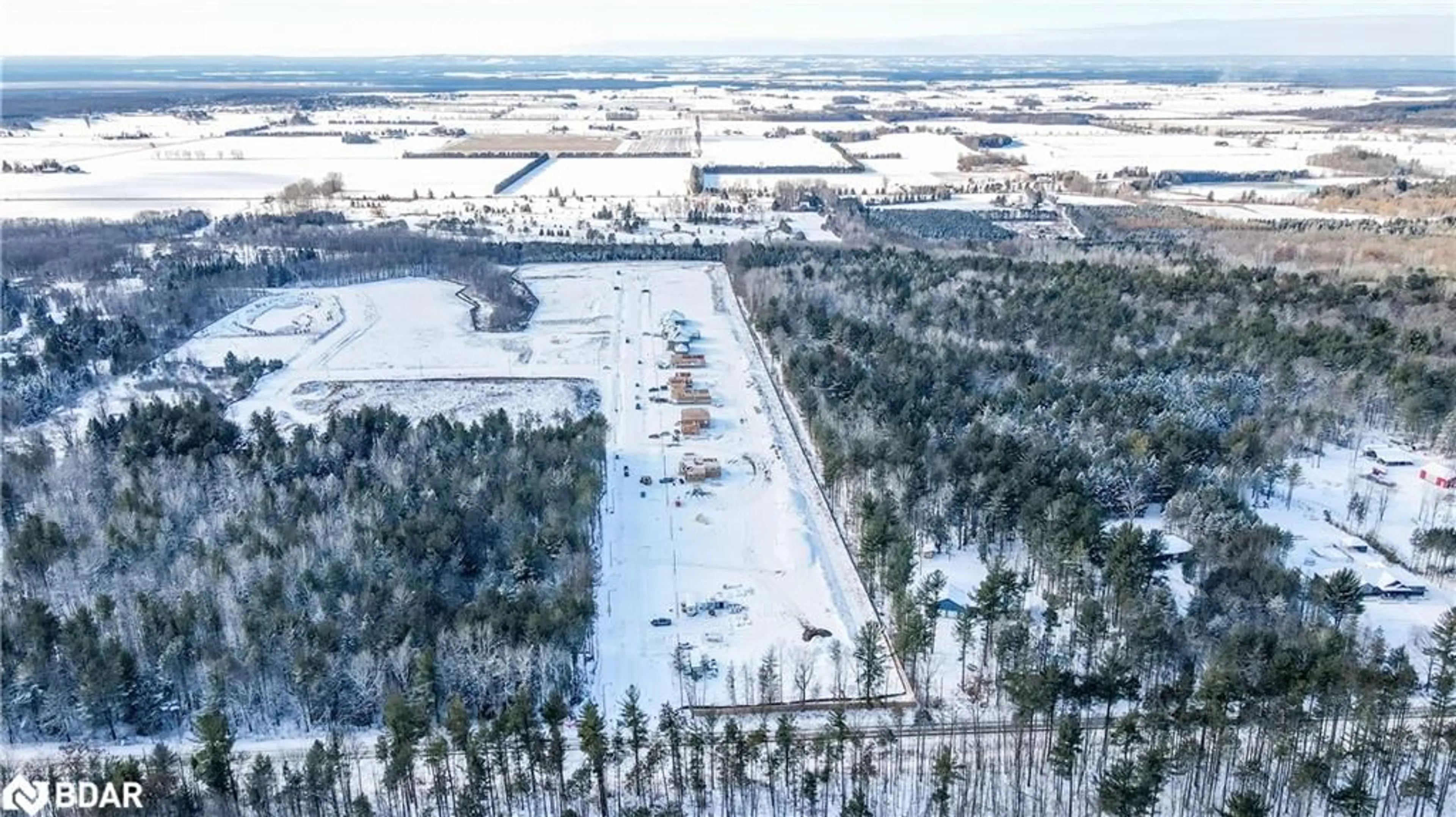 A pic from outside/outdoor area/front of a property/back of a property/a pic from drone, unknown for 28 Cottonwood St, Minesing Ontario L9X 2E5