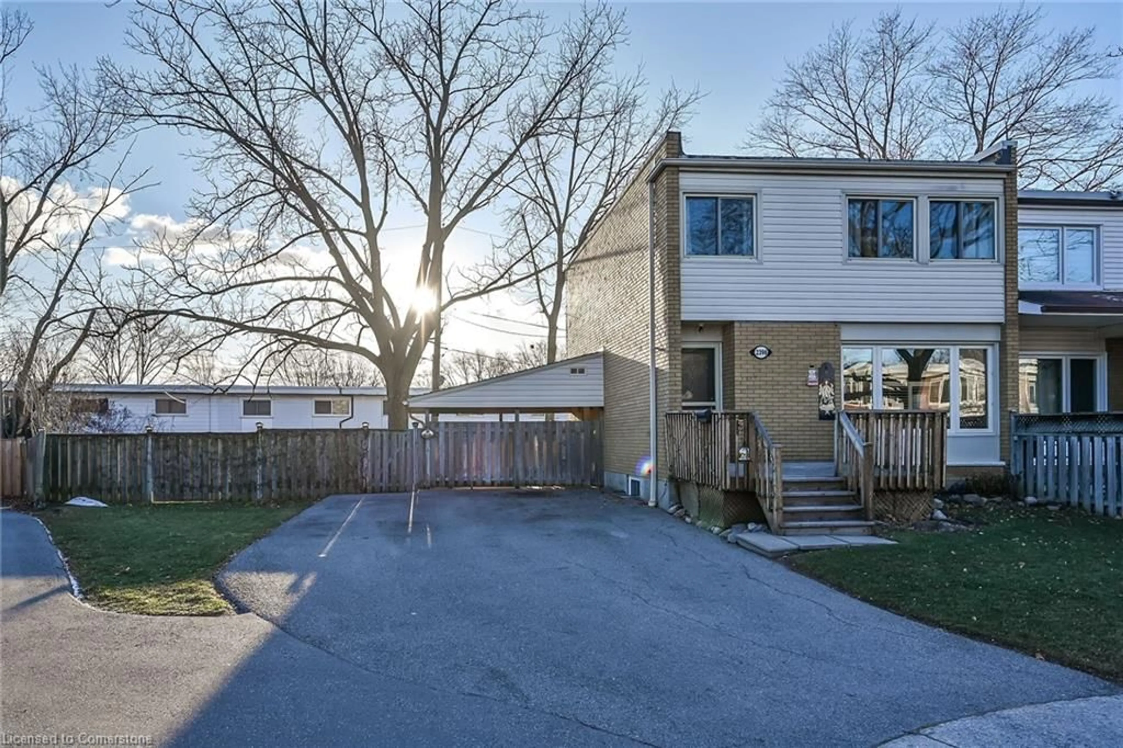 A pic from outside/outdoor area/front of a property/back of a property/a pic from drone, street for 2398 Maryvale Crt, Burlington Ontario L7P 2P2