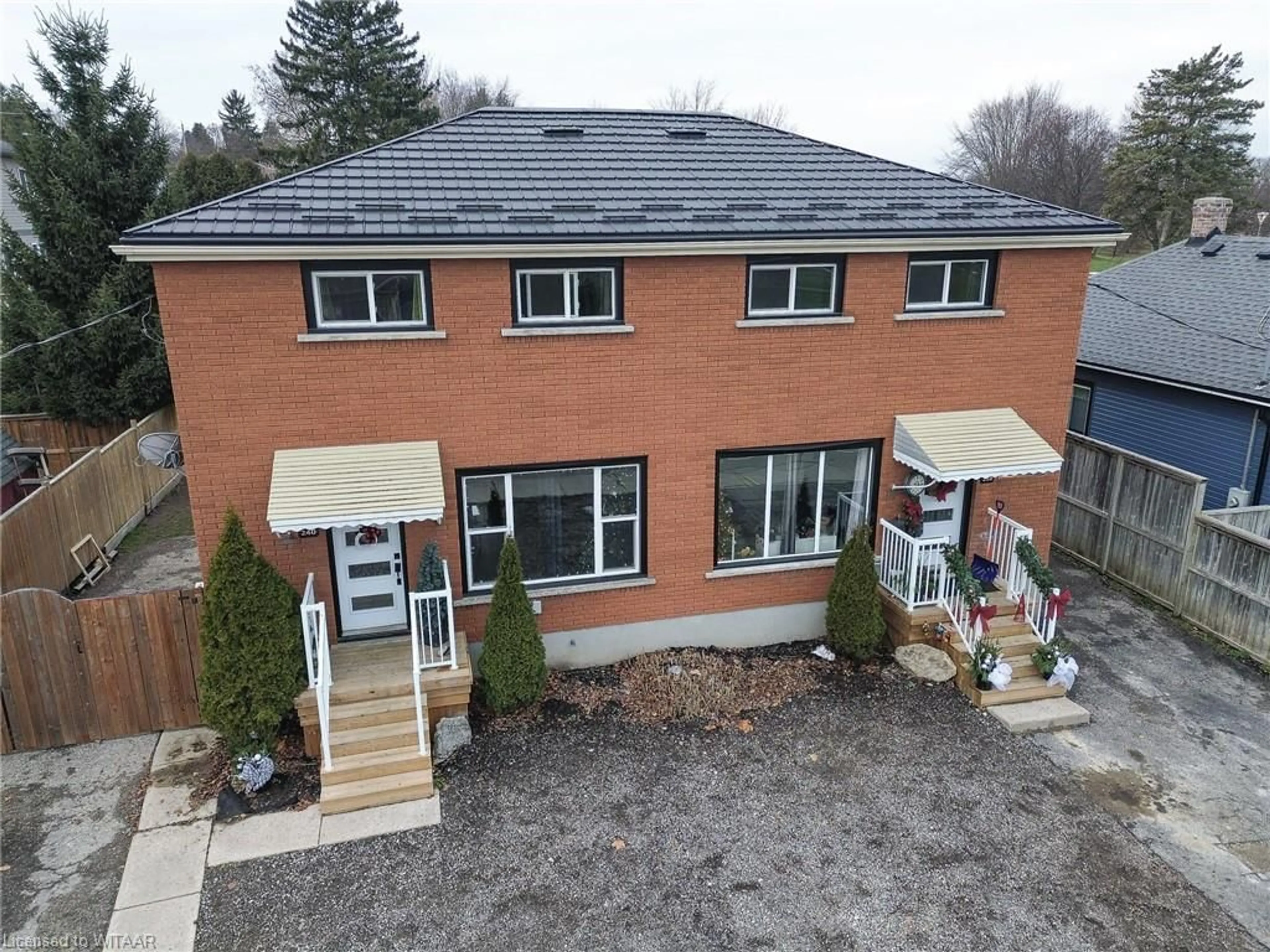 A pic from outside/outdoor area/front of a property/back of a property/a pic from drone, building for 238-240 Finkle St, Woodstock Ontario N4S 3E3