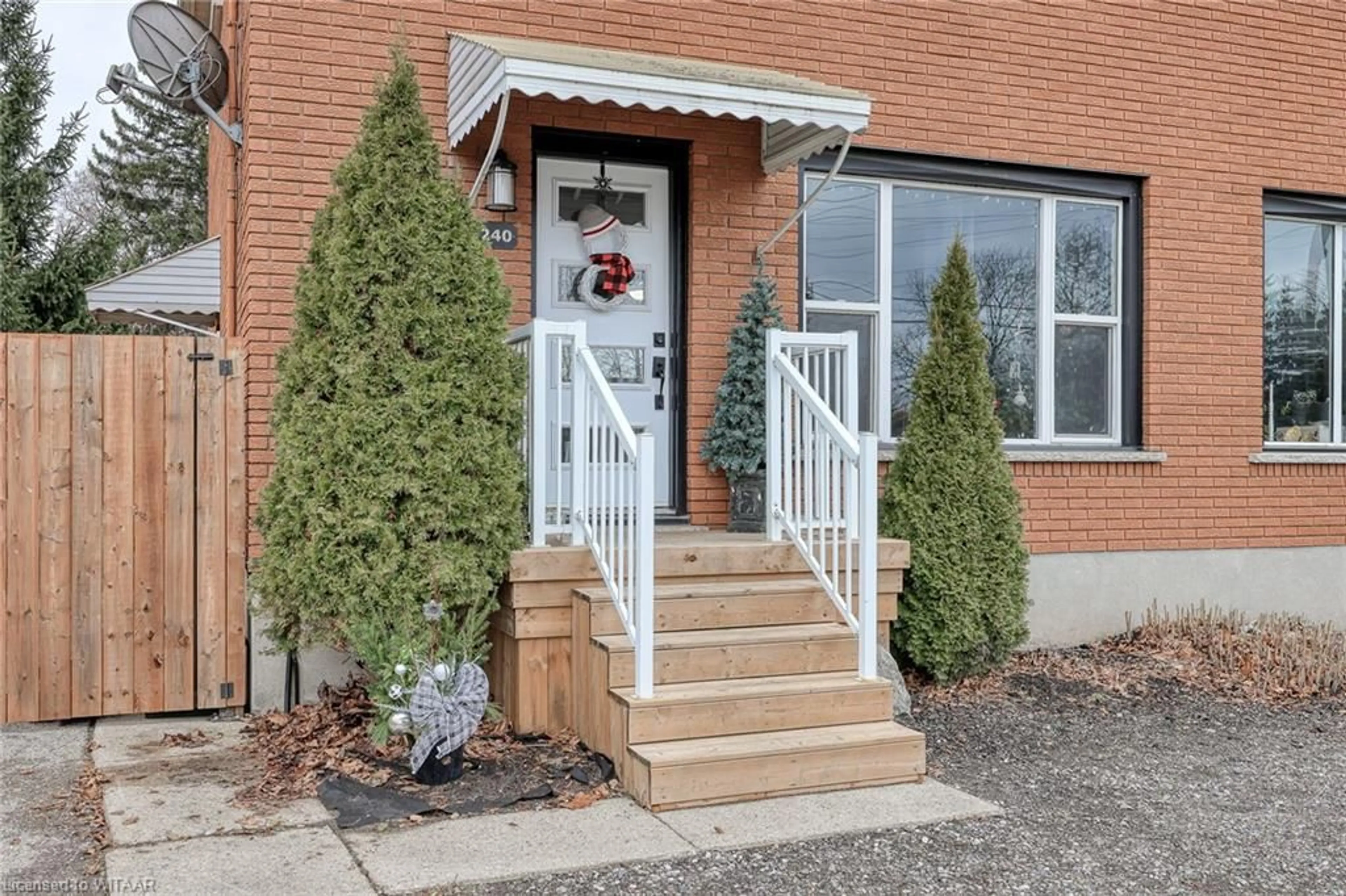 Unknown for 238-240 Finkle St, Woodstock Ontario N4S 3E3