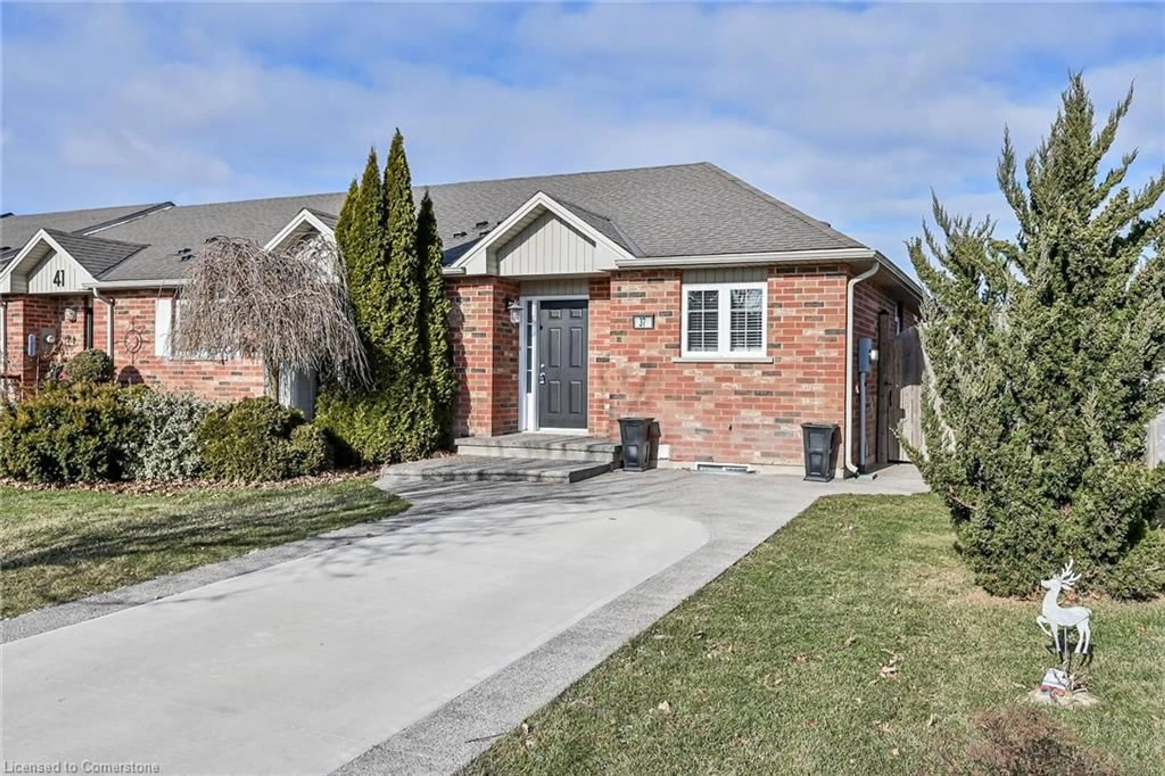 Home with brick exterior material, street for 37 Hudson Dr, Cayuga Ontario N0A 1E0