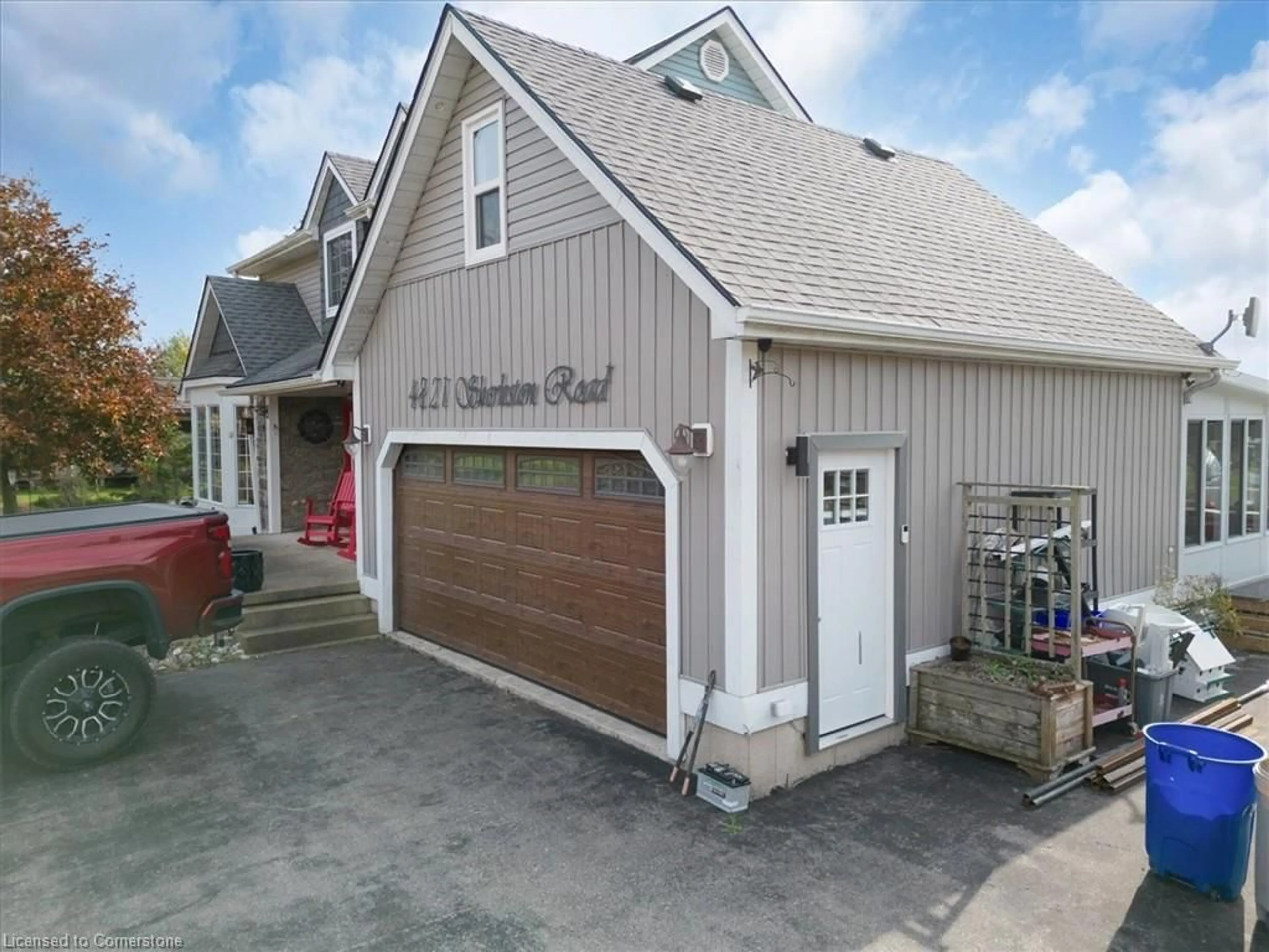 Indoor garage for 4821 Sherkston Rd, Sherkston Ontario L0S 1R0