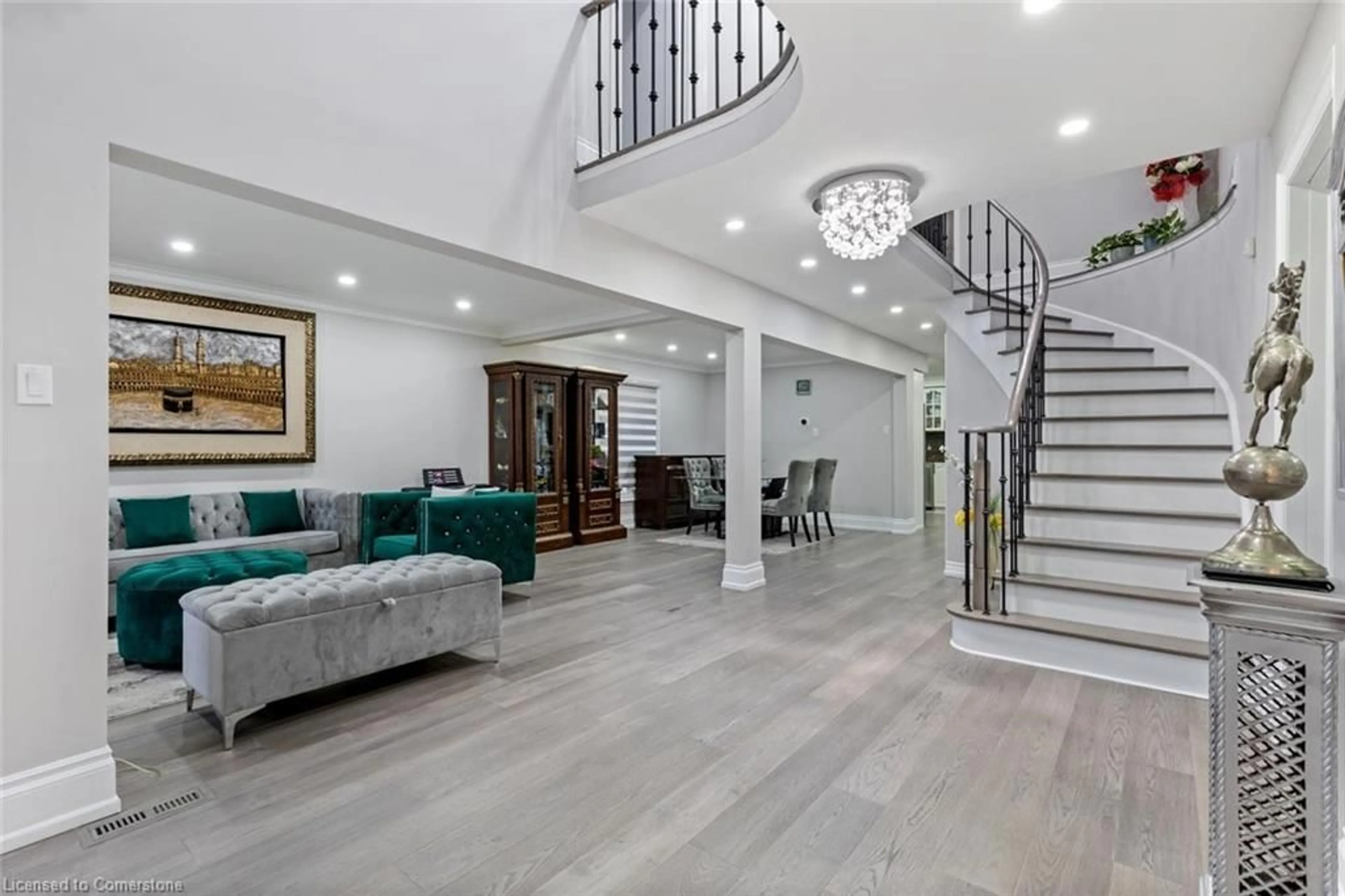 Indoor foyer for 943 Ceremonial Dr, Mississauga Ontario L5R 3A9