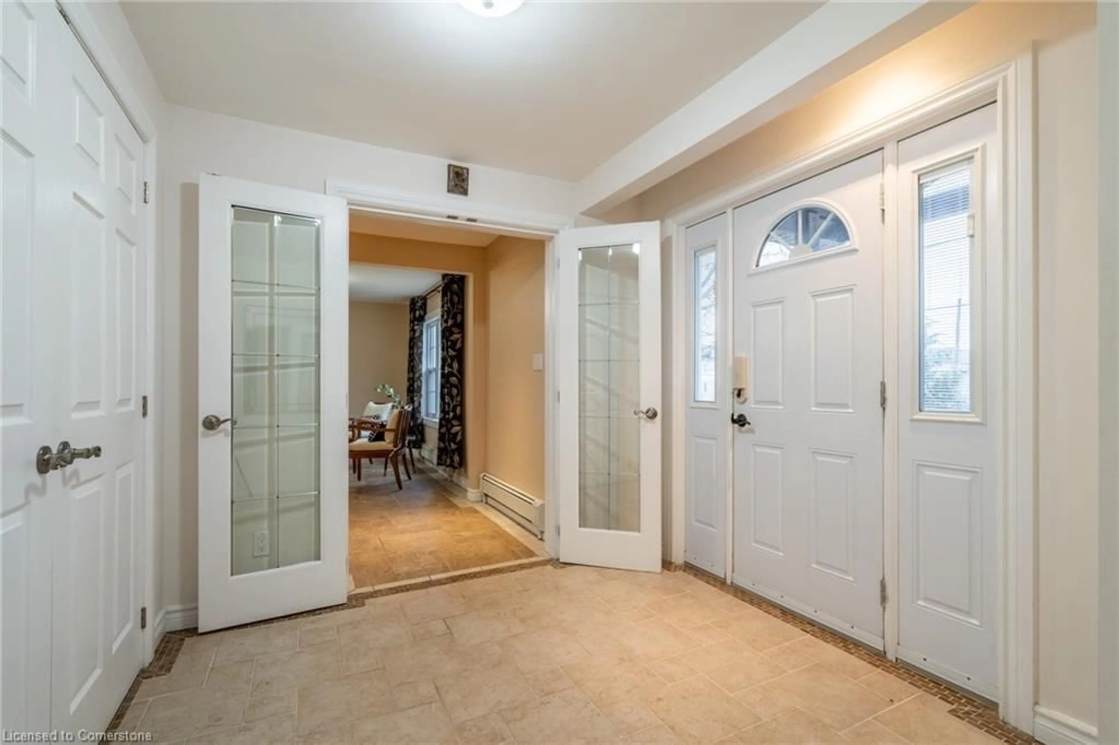 Indoor entryway for 3324 Homestead Dr, Mount Hope Ontario L0R 1W0