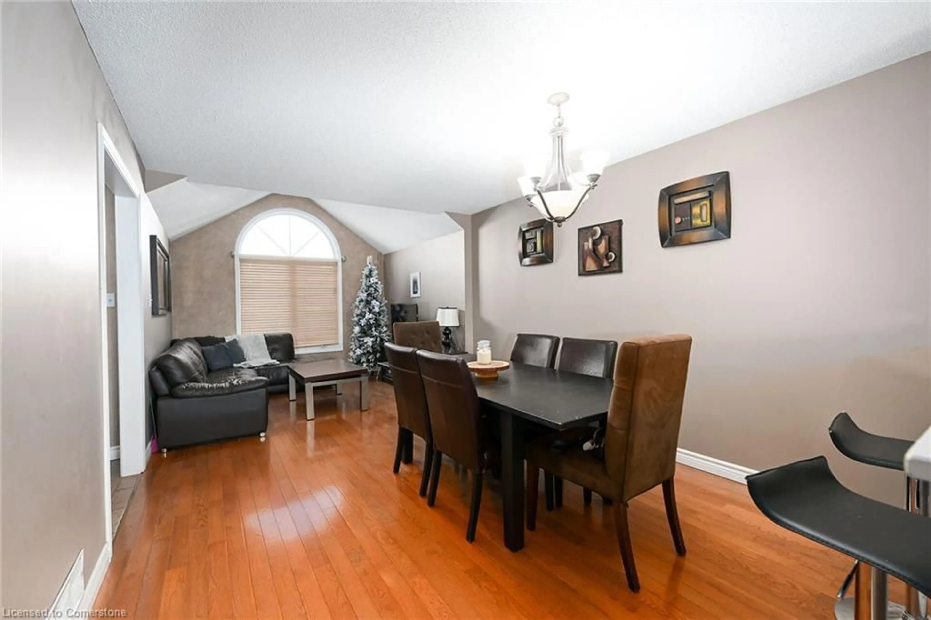 Dining room, wood/laminate floor for 71 Morgan Dr, Caledonia Ontario N3W 2L6