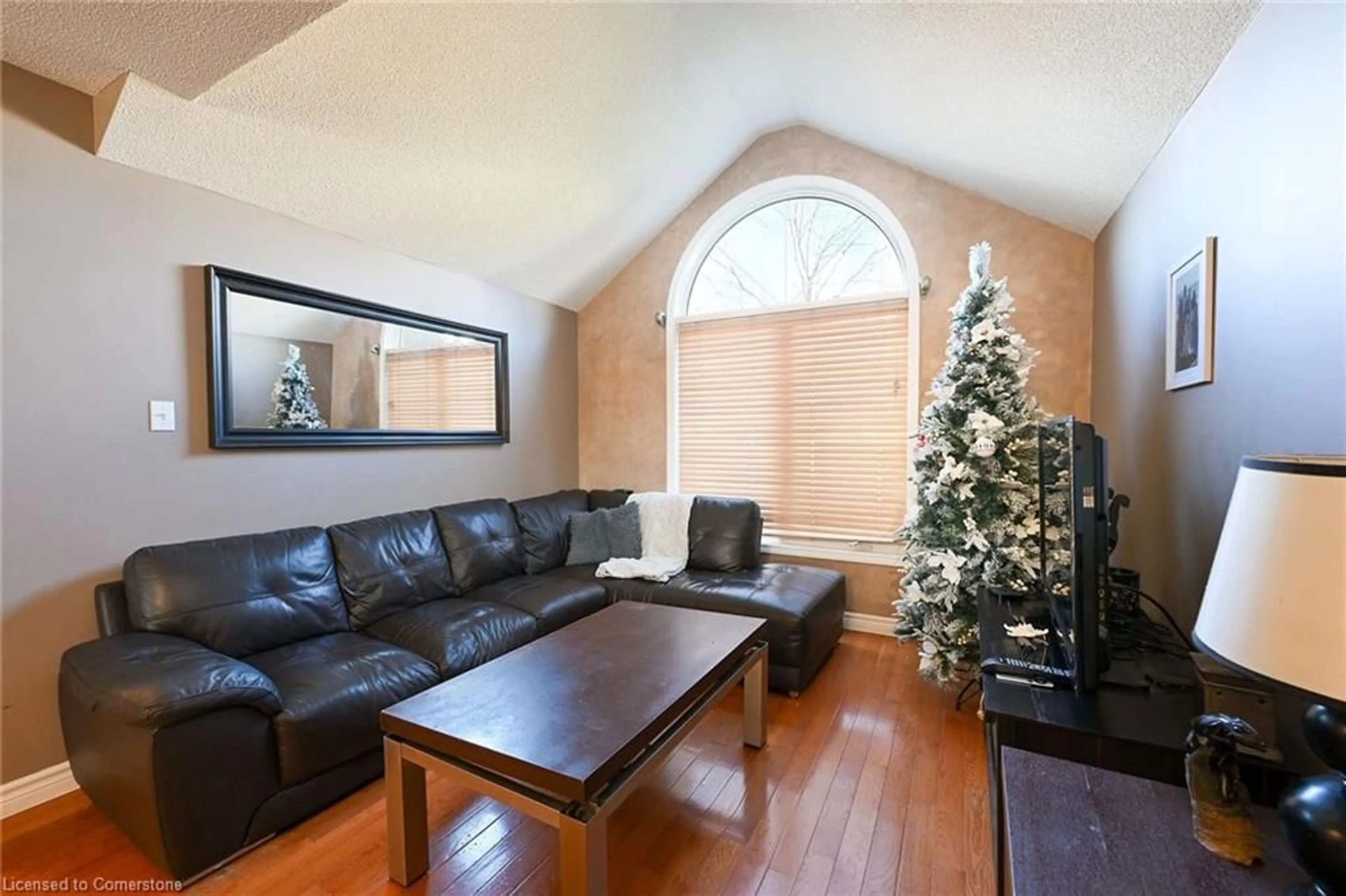 Living room with furniture, wood/laminate floor for 71 Morgan Dr, Caledonia Ontario N3W 2L6