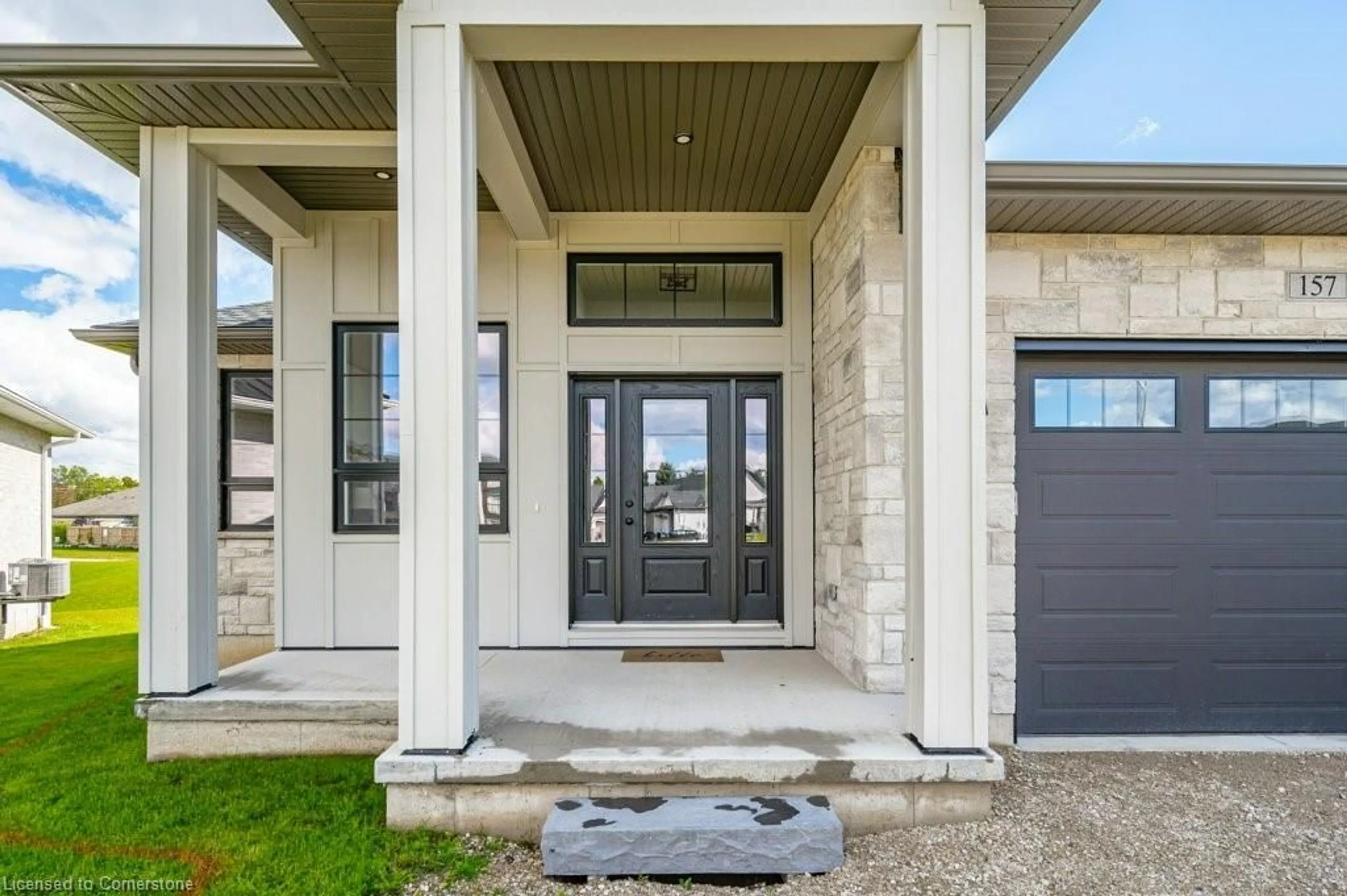 Indoor entryway for 157 Jack's Way, Mount Forest Ontario N0G 2L4