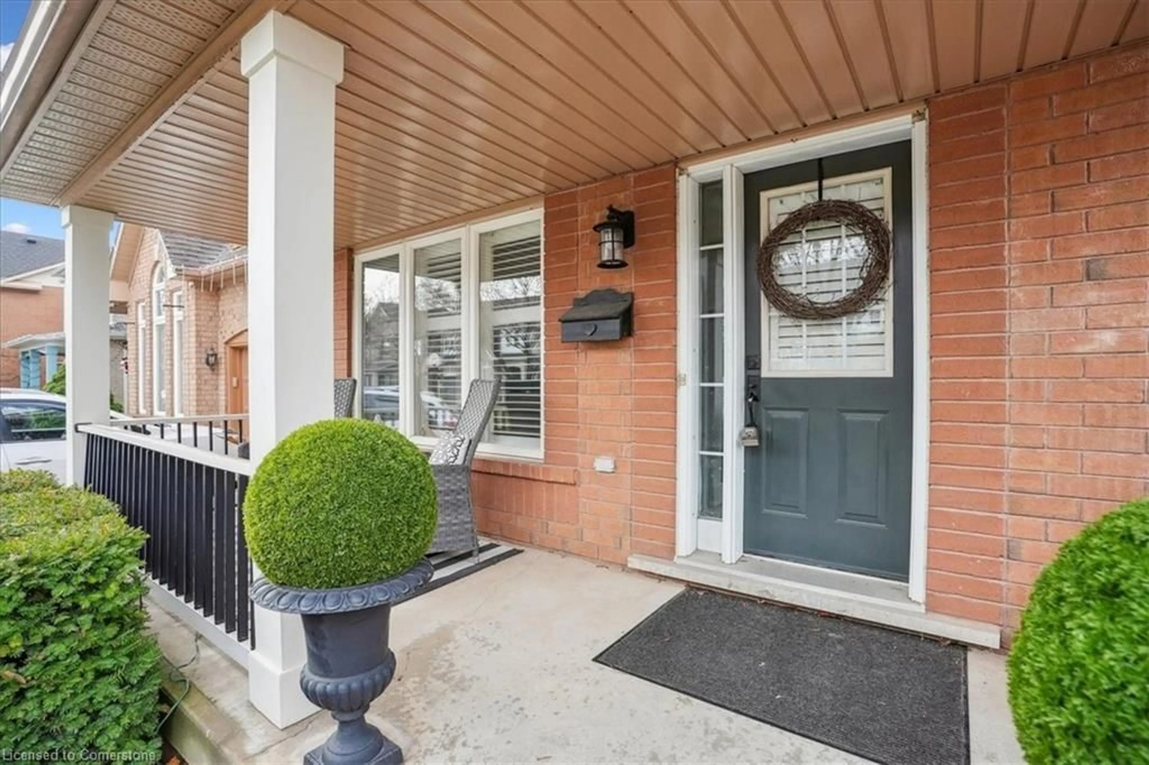 Indoor entryway for 5160 Ridgewell Rd, Burlington Ontario L7L 6N7