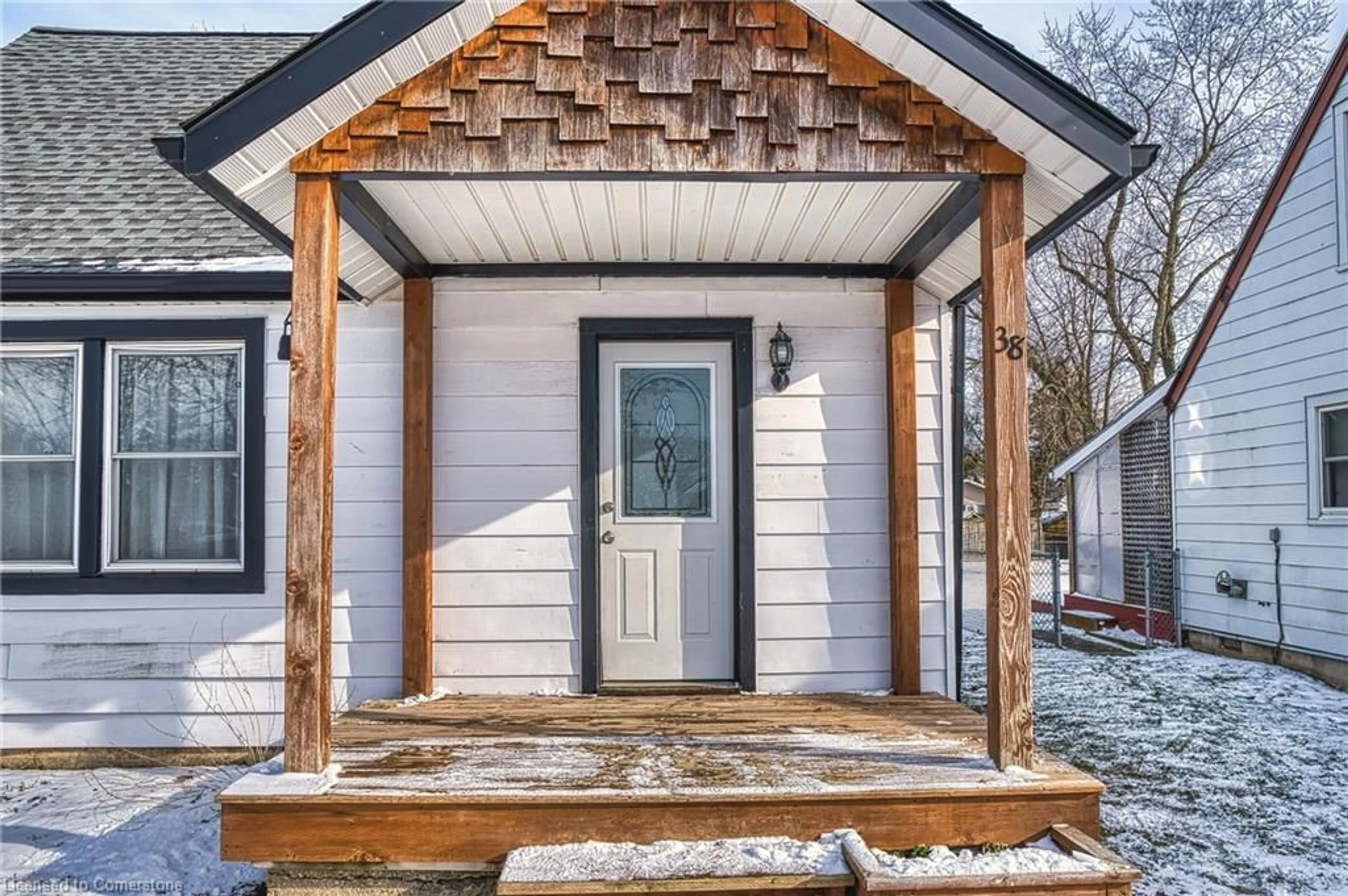 Indoor entryway for 38 Oakwood St, Stratford Ontario N5A 2G1