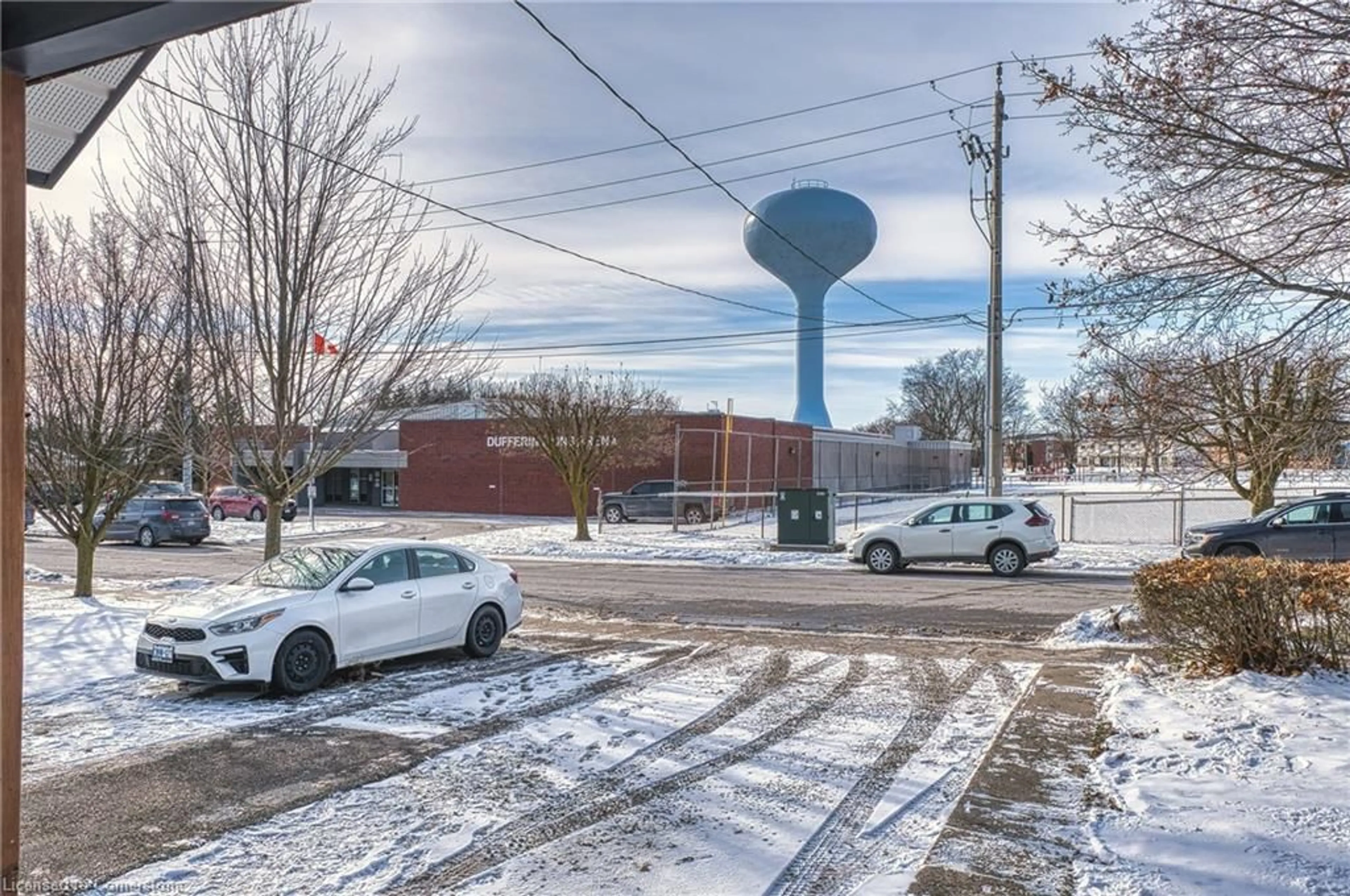 Parking for 38 Oakwood St, Stratford Ontario N5A 2G1