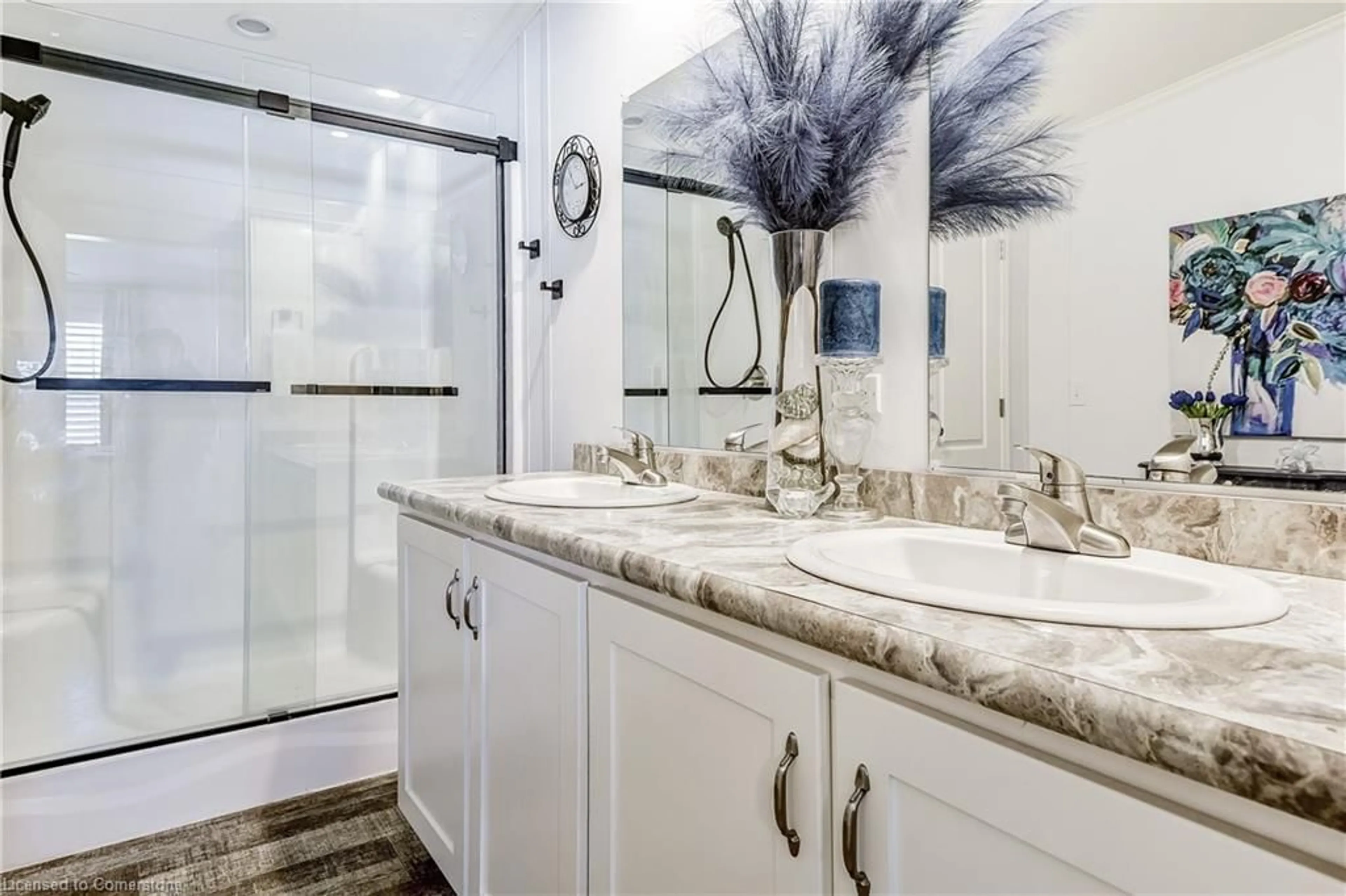 Contemporary bathroom, ceramic/tile floor for 17 Silver Aspen Dr, Selkirk Ontario N0A 1L0