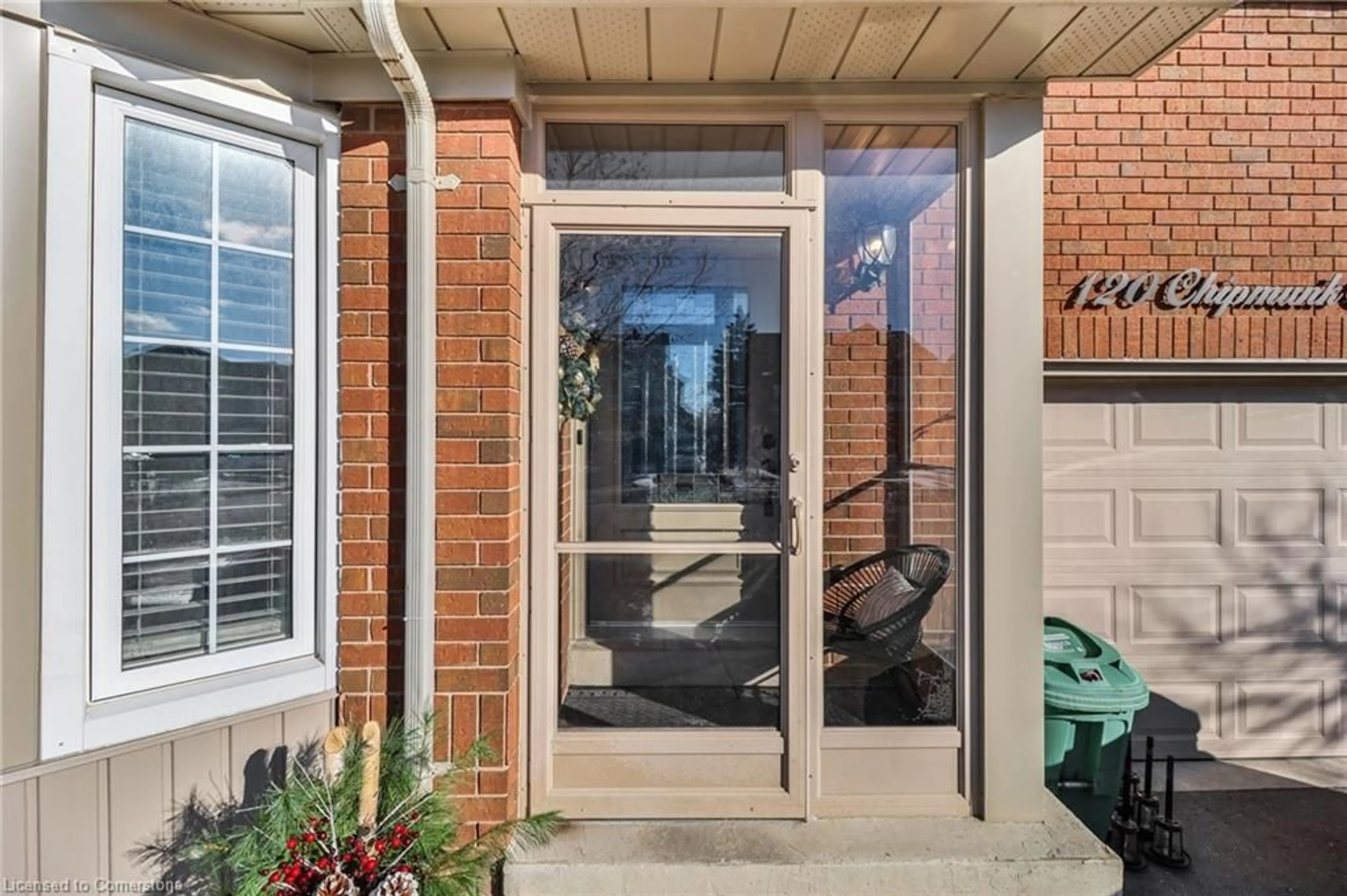 Indoor entryway for 120 Chipmunk Cres, Brampton Ontario L6R 1B4