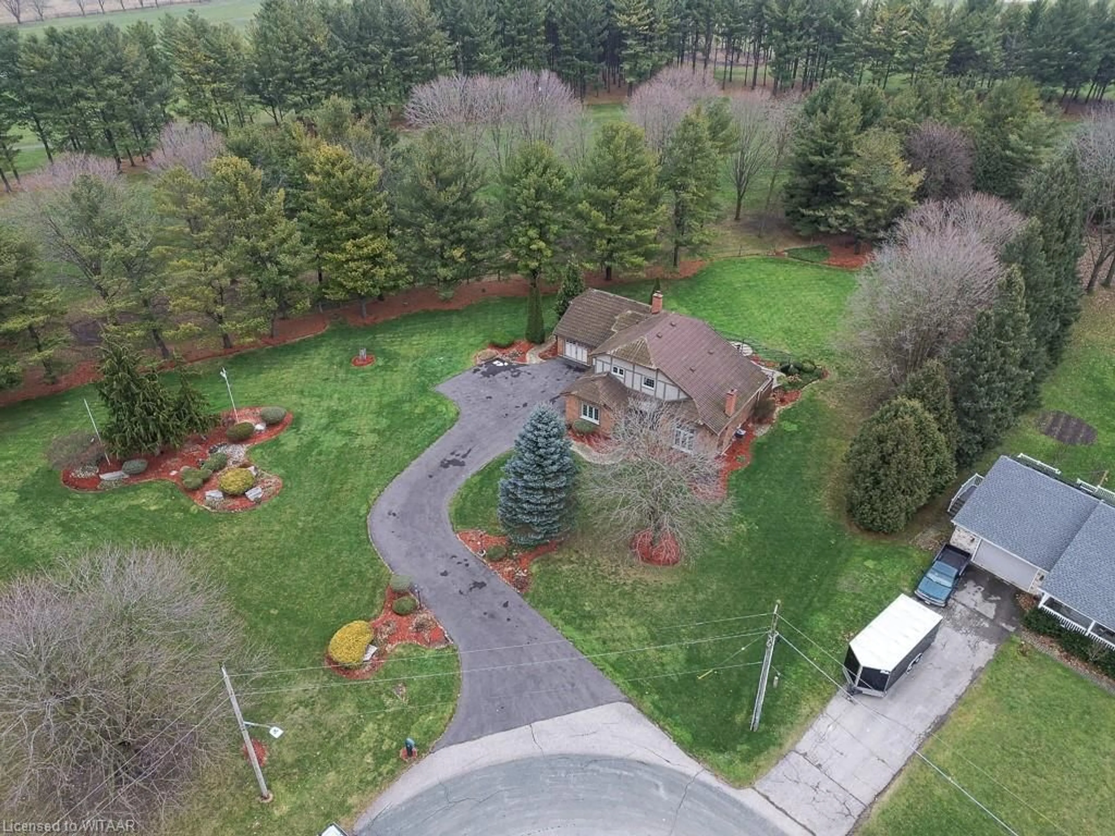 A pic from outside/outdoor area/front of a property/back of a property/a pic from drone, forest/trees view for 49 Elisabeth St, Innerkip Ontario N0J 1M0