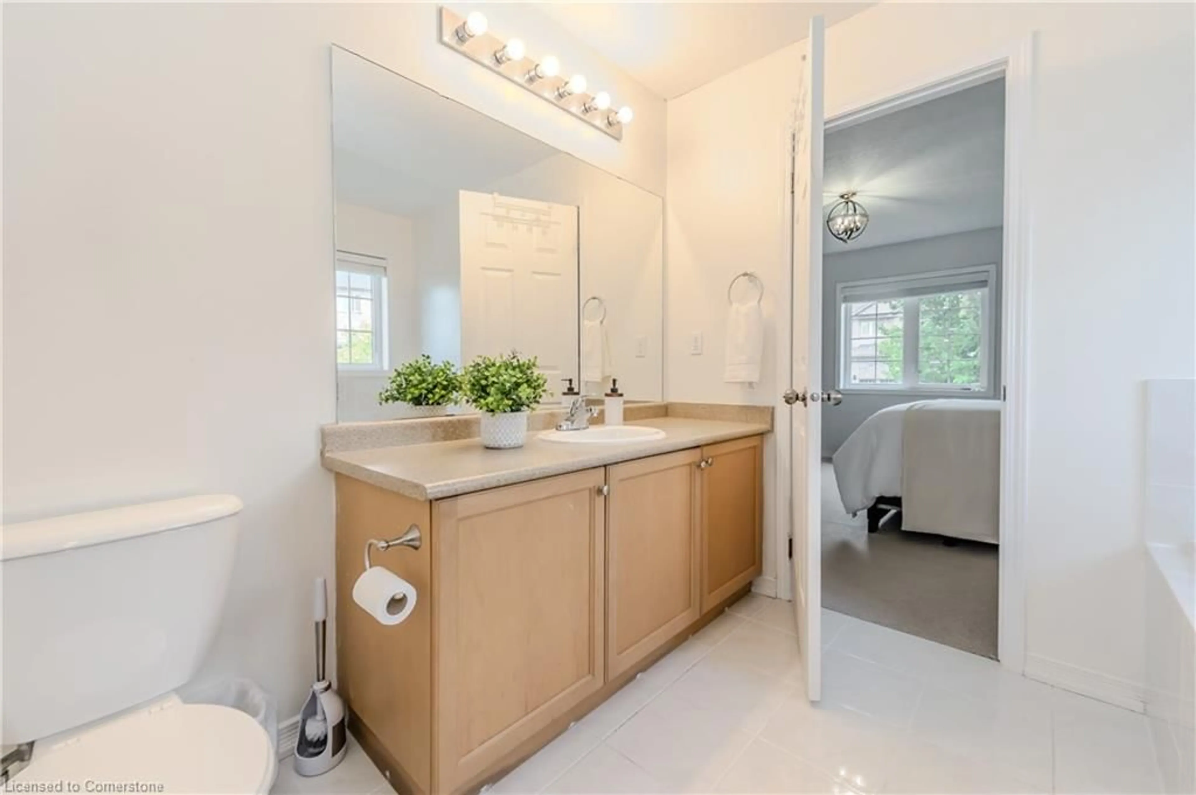 Standard bathroom, ceramic/tile floor for 136 Bailey Dr, Cambridge Ontario N1P 0A2