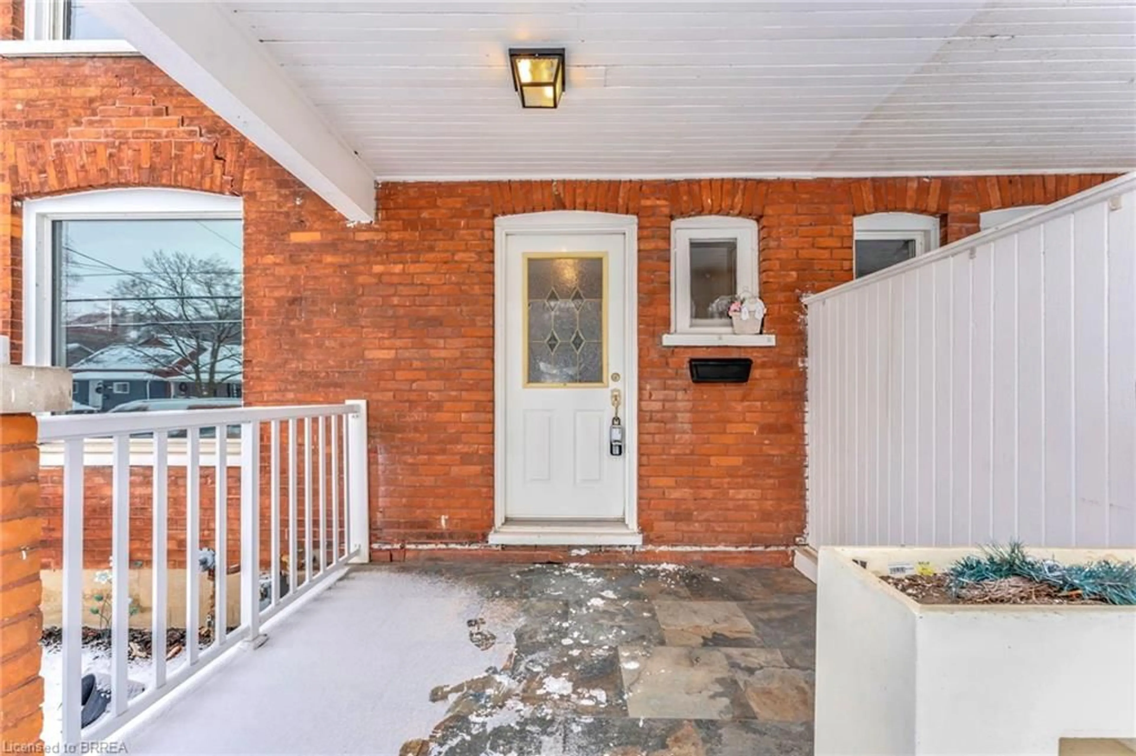 Indoor entryway for 28 Willow St, Paris Ontario N3L 2K6