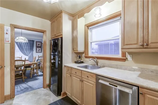 Additional property image - 8 Bromley Rd
