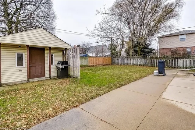Additional property image - 8 Bromley Rd