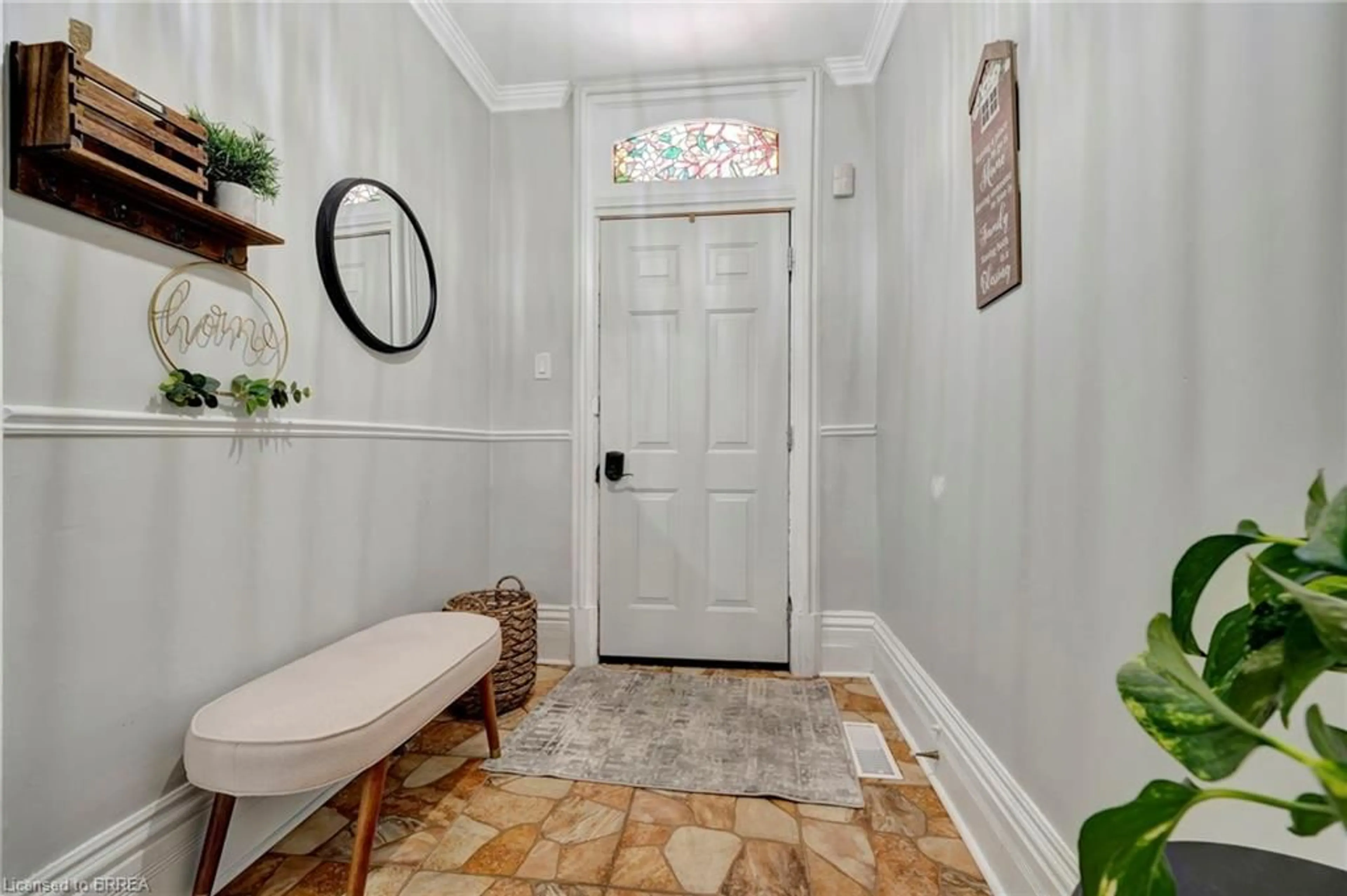 Indoor entryway for 109 St Paul Ave, Brantford Ontario N3T 4G1