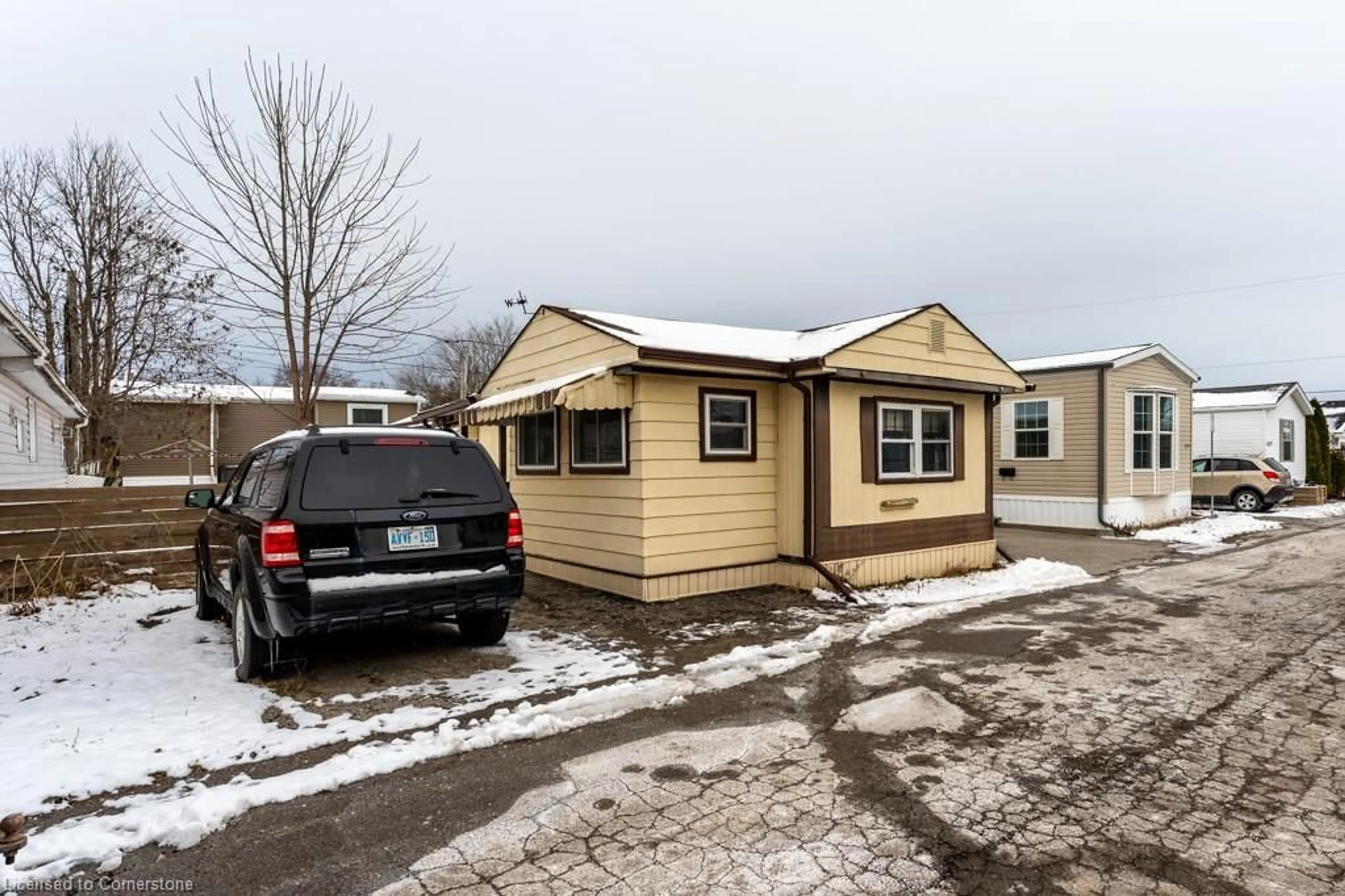 Home with vinyl exterior material, street for 4581 Anna Lane, Beamsville Ontario L3J 0W1