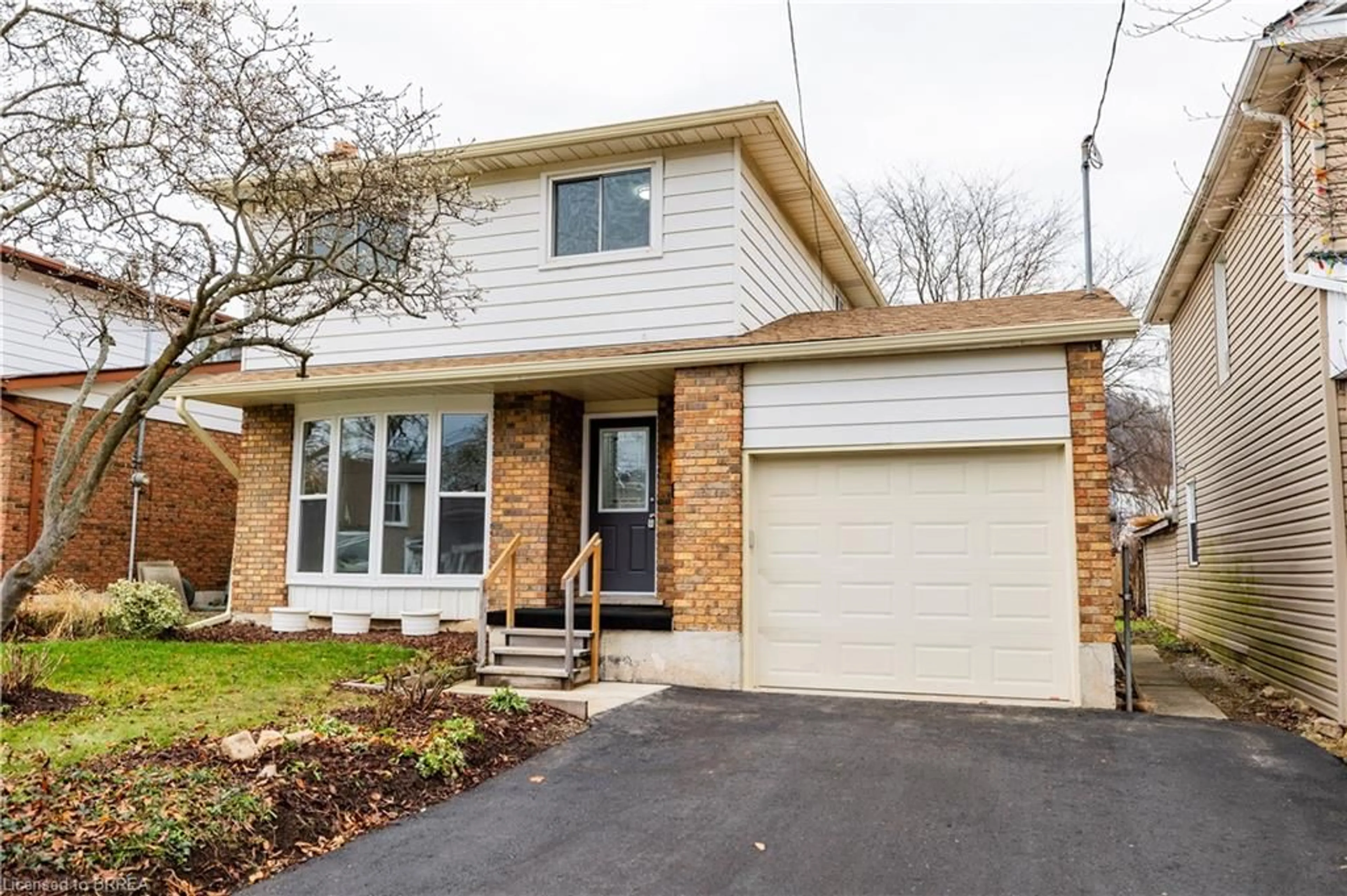 Home with brick exterior material, street for 279 Hatt St, Dundas Ontario L9H 2H4