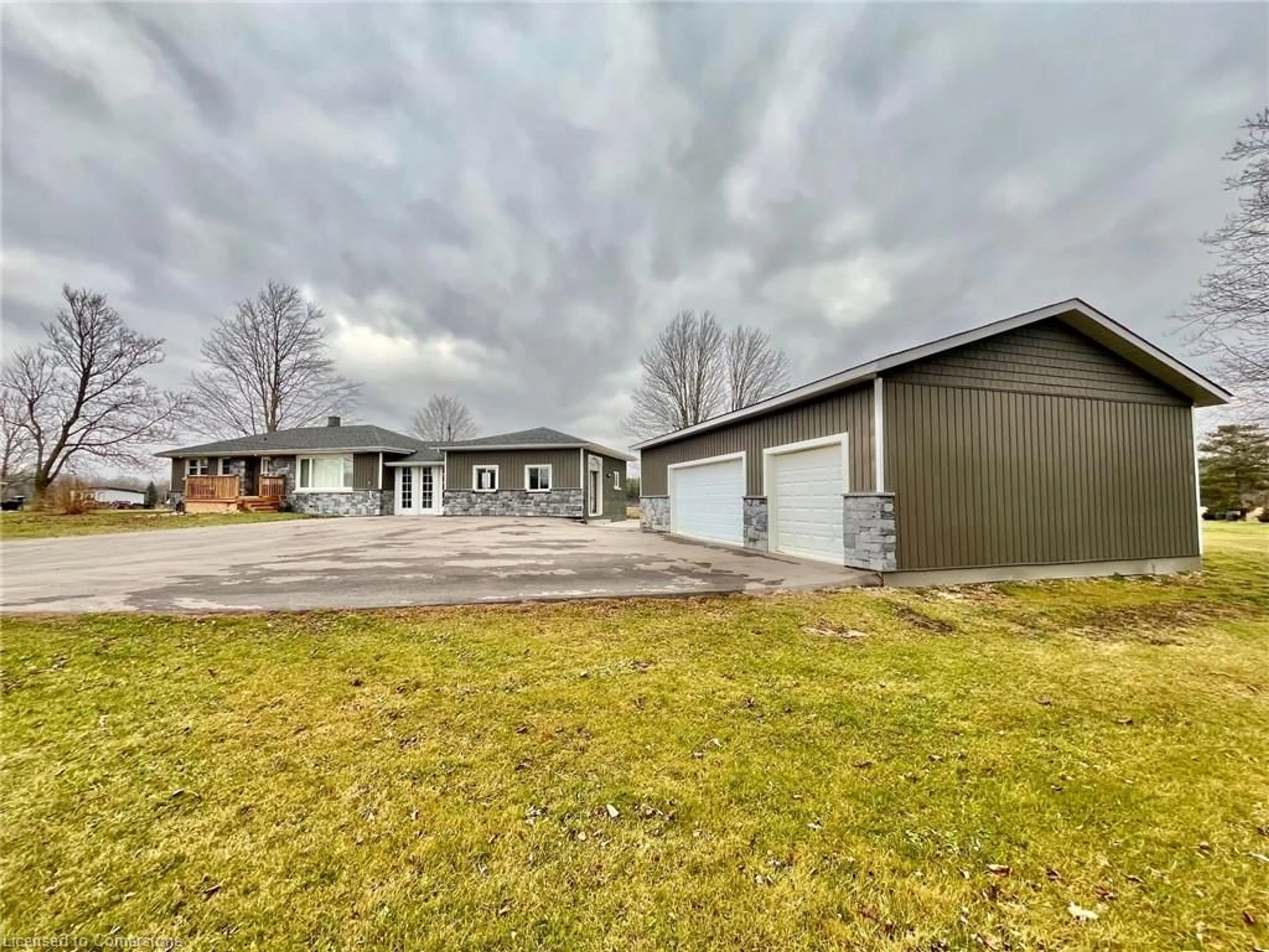 A pic from outside/outdoor area/front of a property/back of a property/a pic from drone, street for 7167 Rainham Rd, Dunnville Ontario N1A 2W8