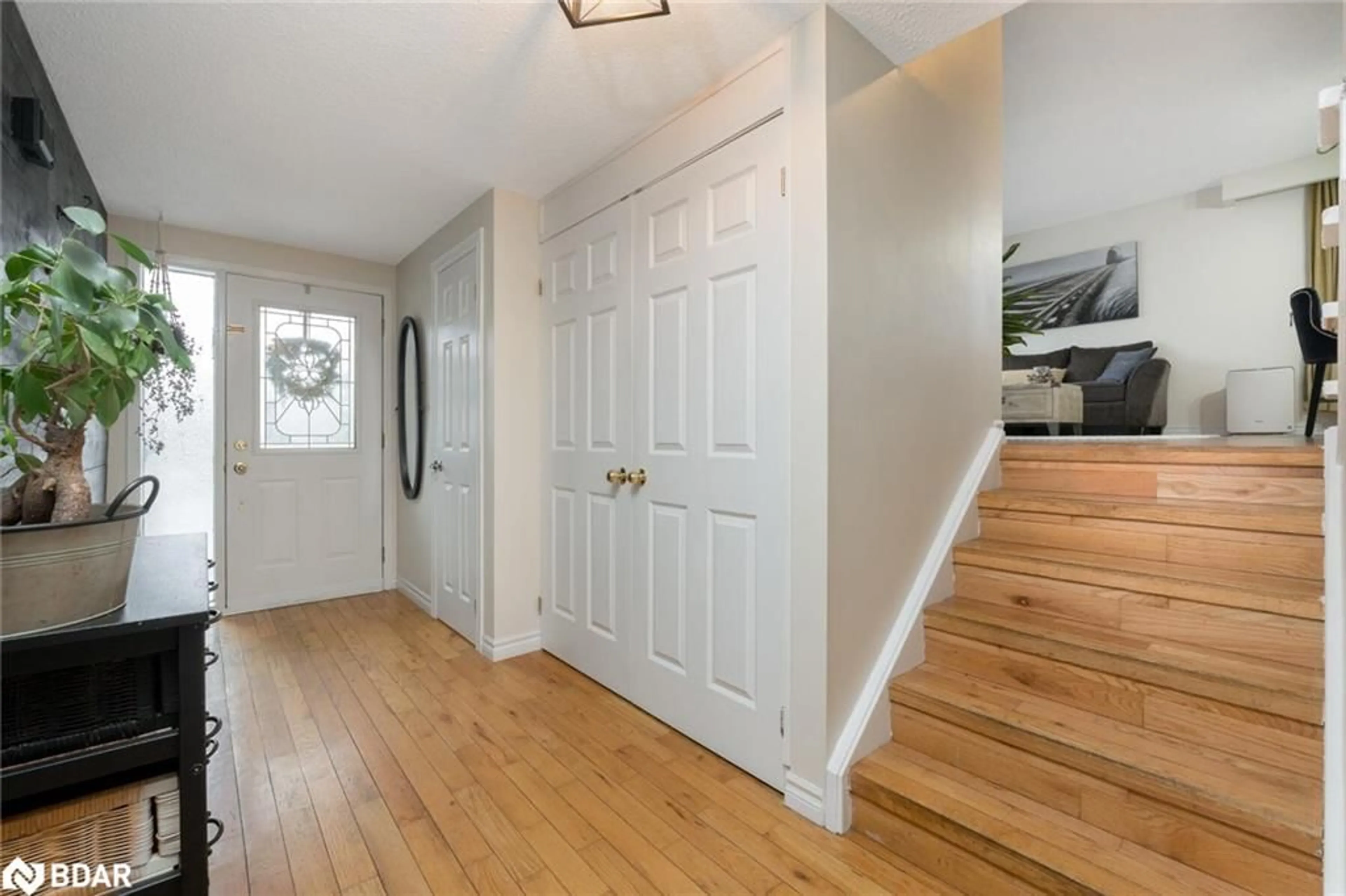 Indoor entryway for 11 Wright Ave, Acton Ontario L7J 2T7