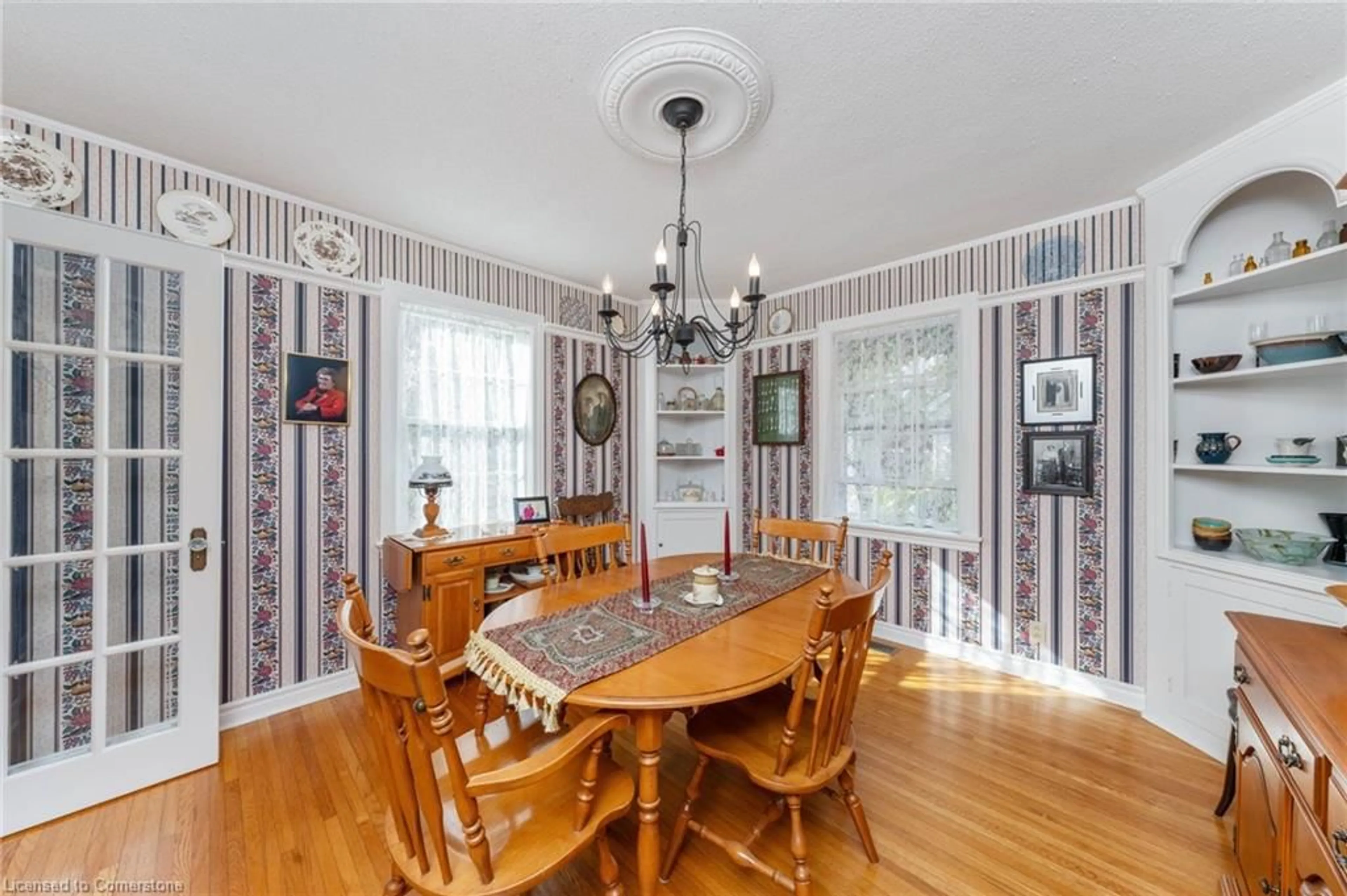 Dining room, wood/laminate floor for 142 Cecil St, Sarnia Ontario N7T 6W4