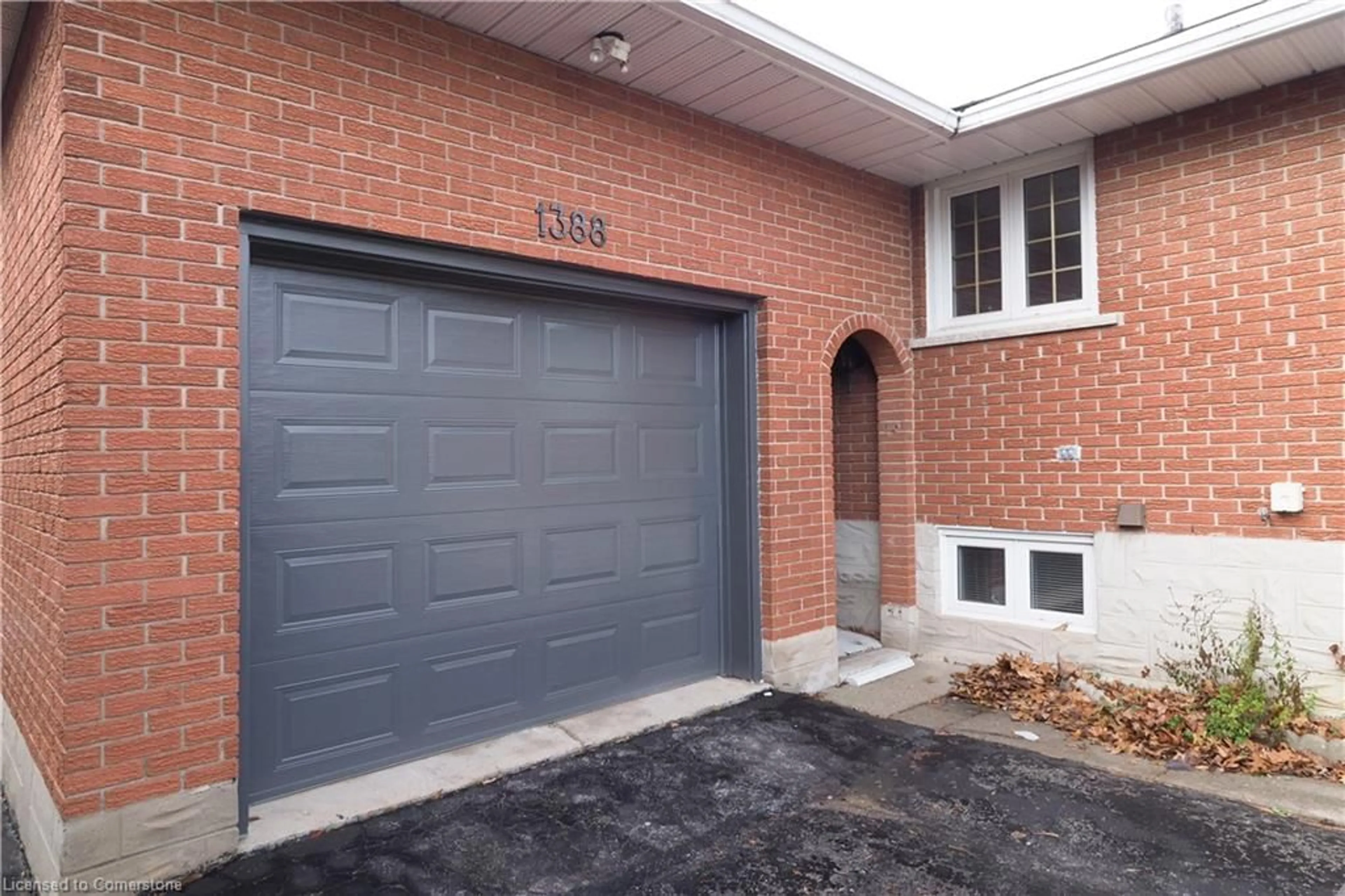 Home with brick exterior material, street for 1388 Concession Rd, Cambridge Ontario N3H 4L7