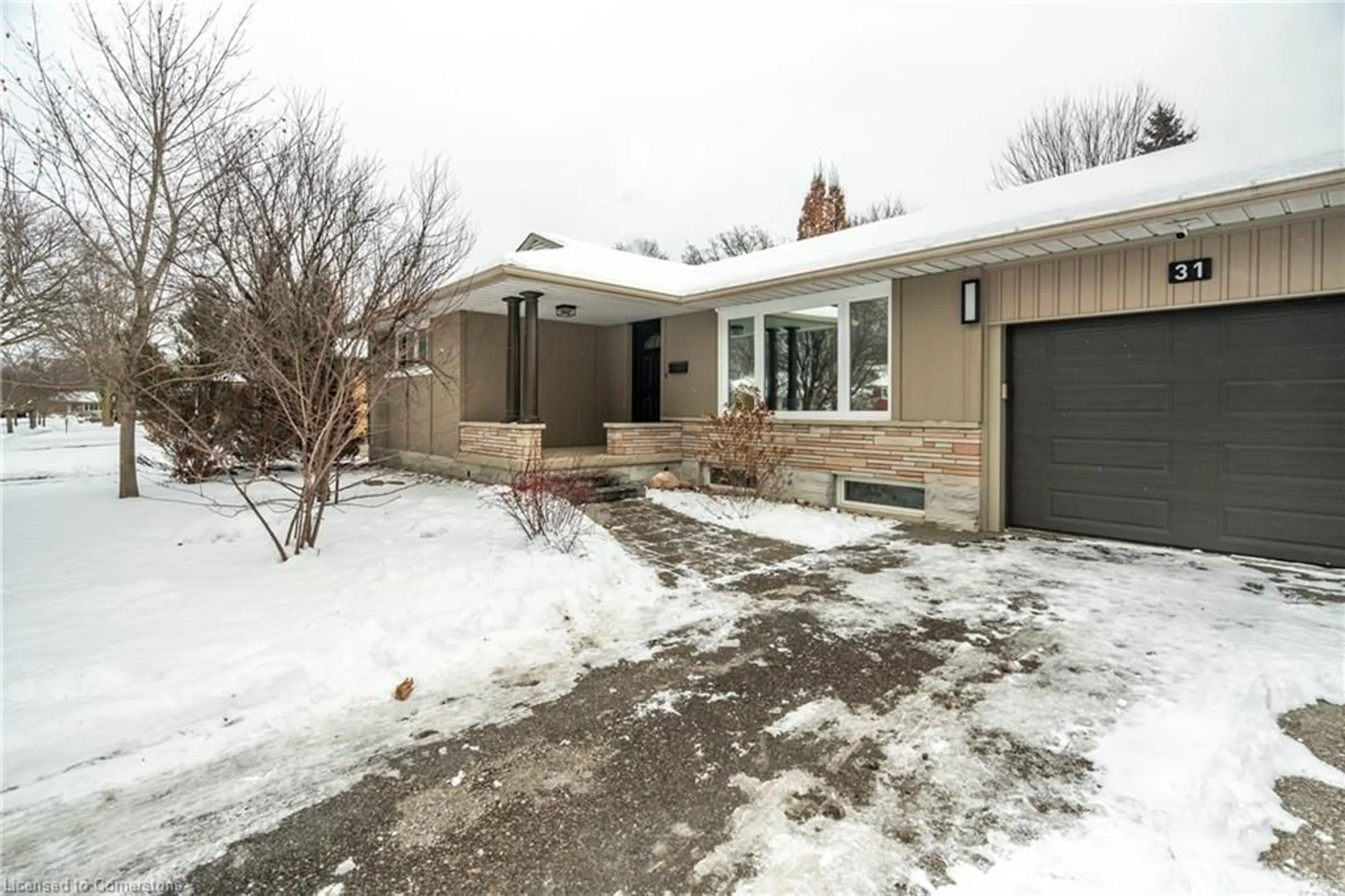 Home with brick exterior material, street for 31 Pinecrest Dr, Kitchener Ontario N2A 2G7