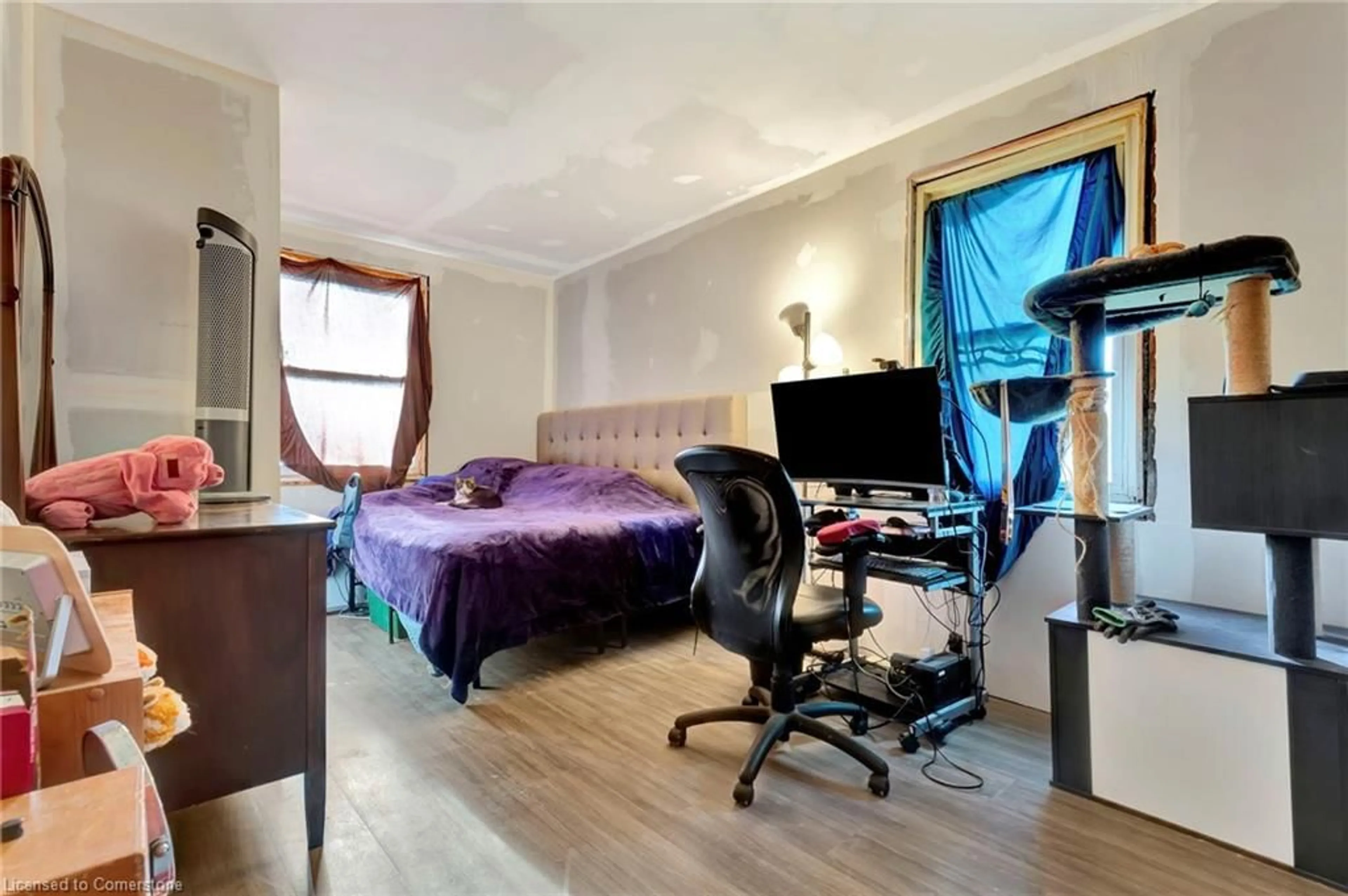 A pic of a room for 4 Rebecca St, St. Catharines Ontario L2S 2G8