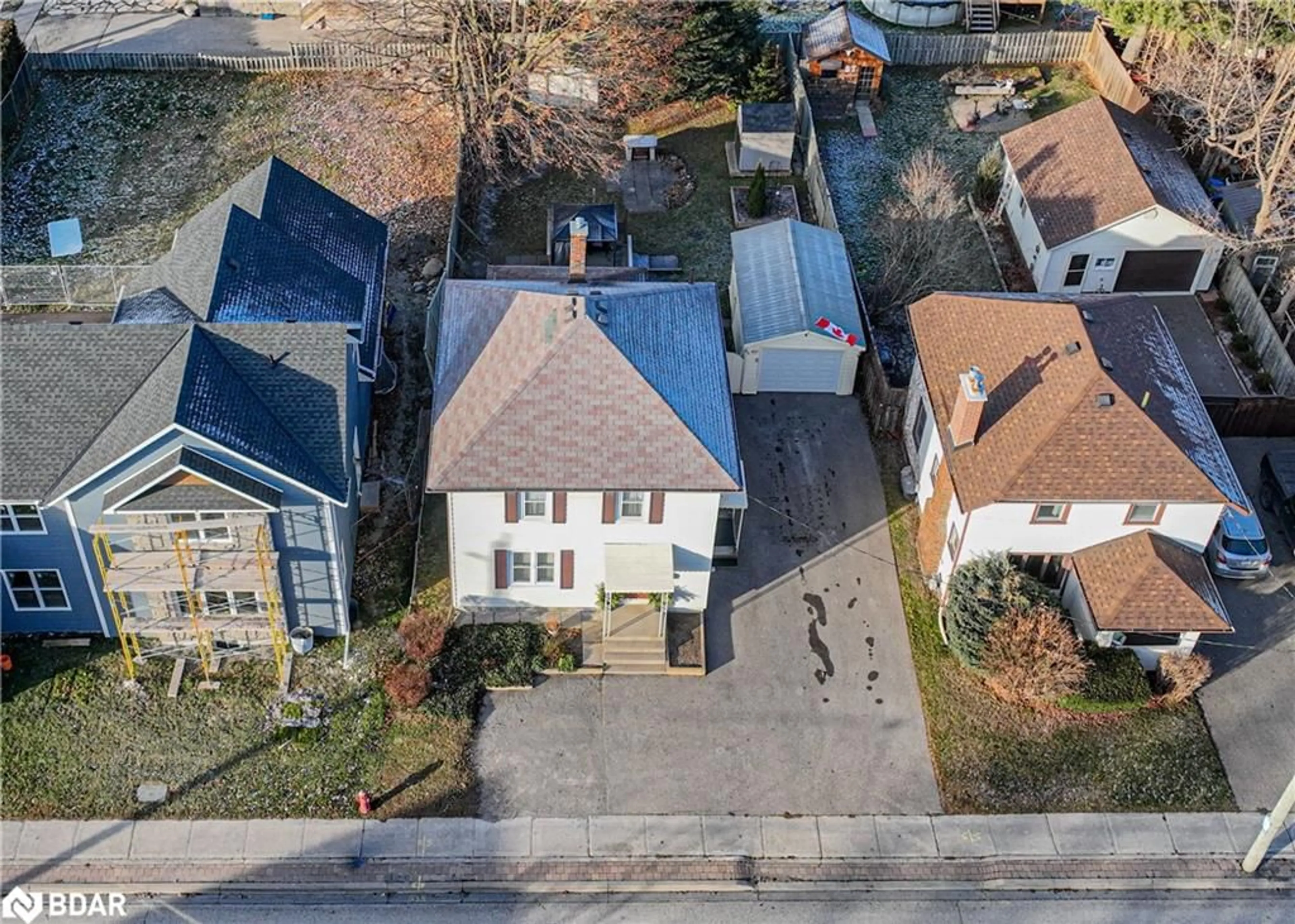 A pic from outside/outdoor area/front of a property/back of a property/a pic from drone, street for 637 Gorham St, Newmarket Ontario L3Y 1L5