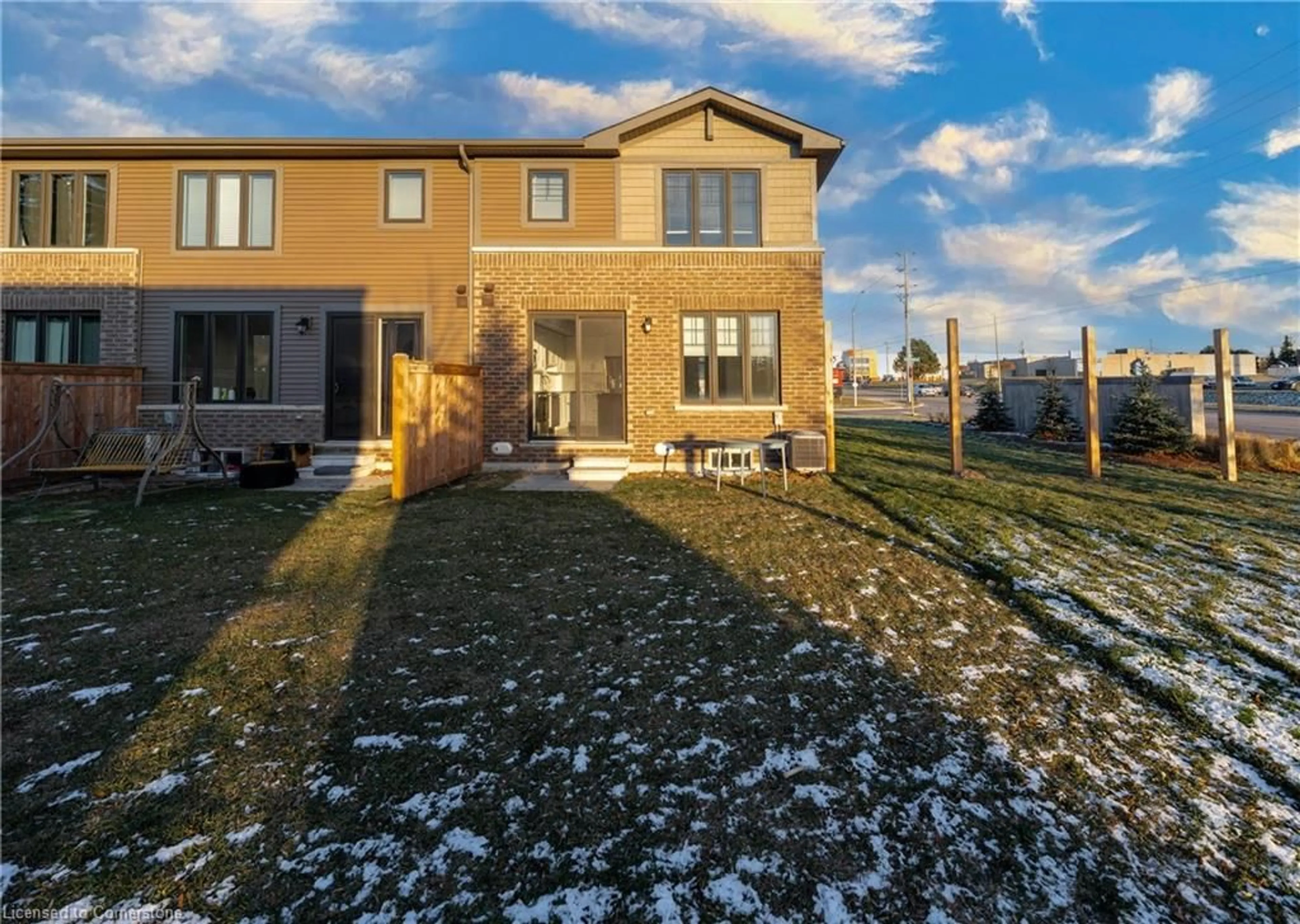 A pic from outside/outdoor area/front of a property/back of a property/a pic from drone, street for 3 Hollywood Crt, Cambridge Ontario N1R 0C7