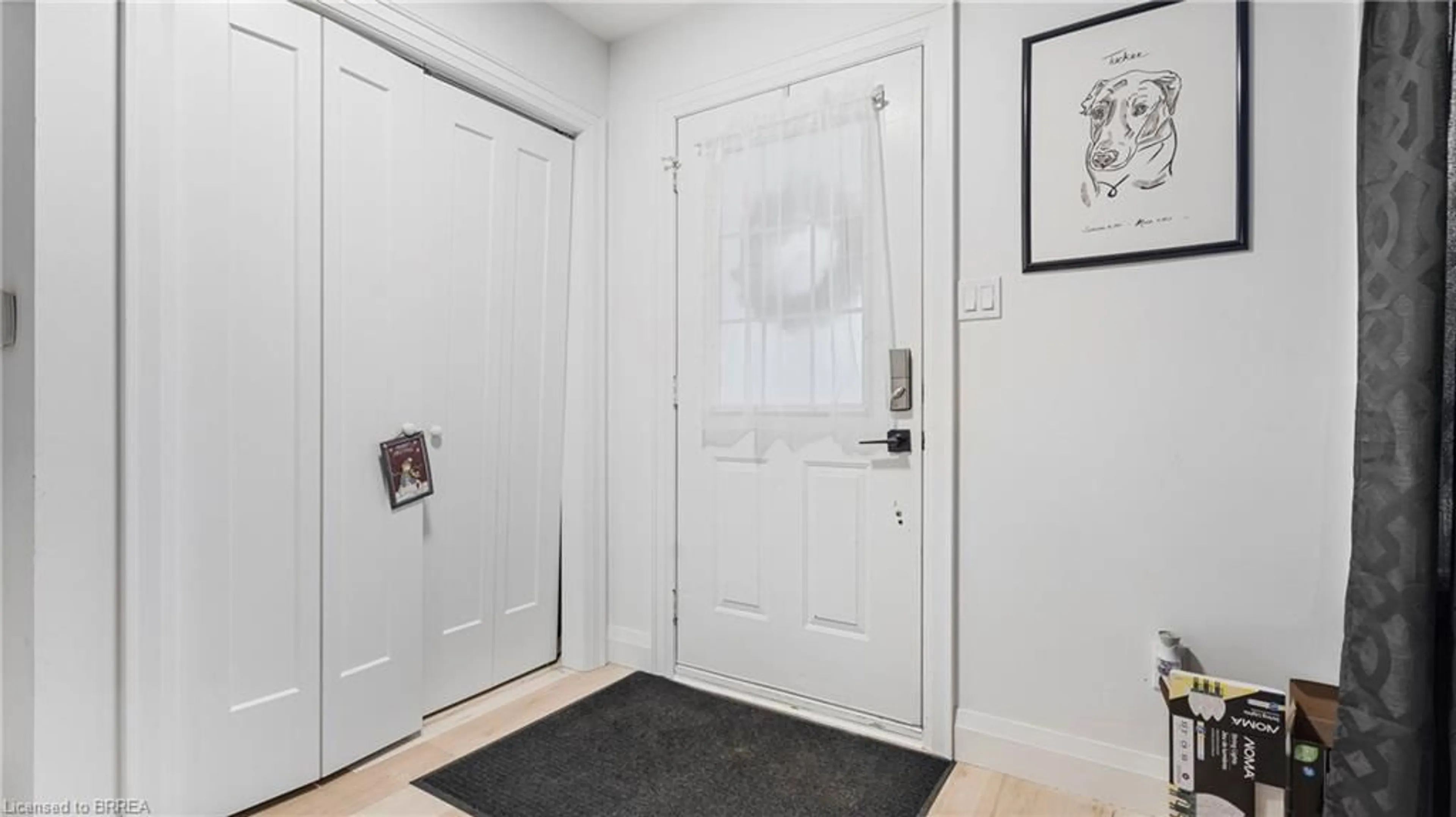 Indoor entryway for 18 Shannon St, Brantford Ontario N3T 6L1