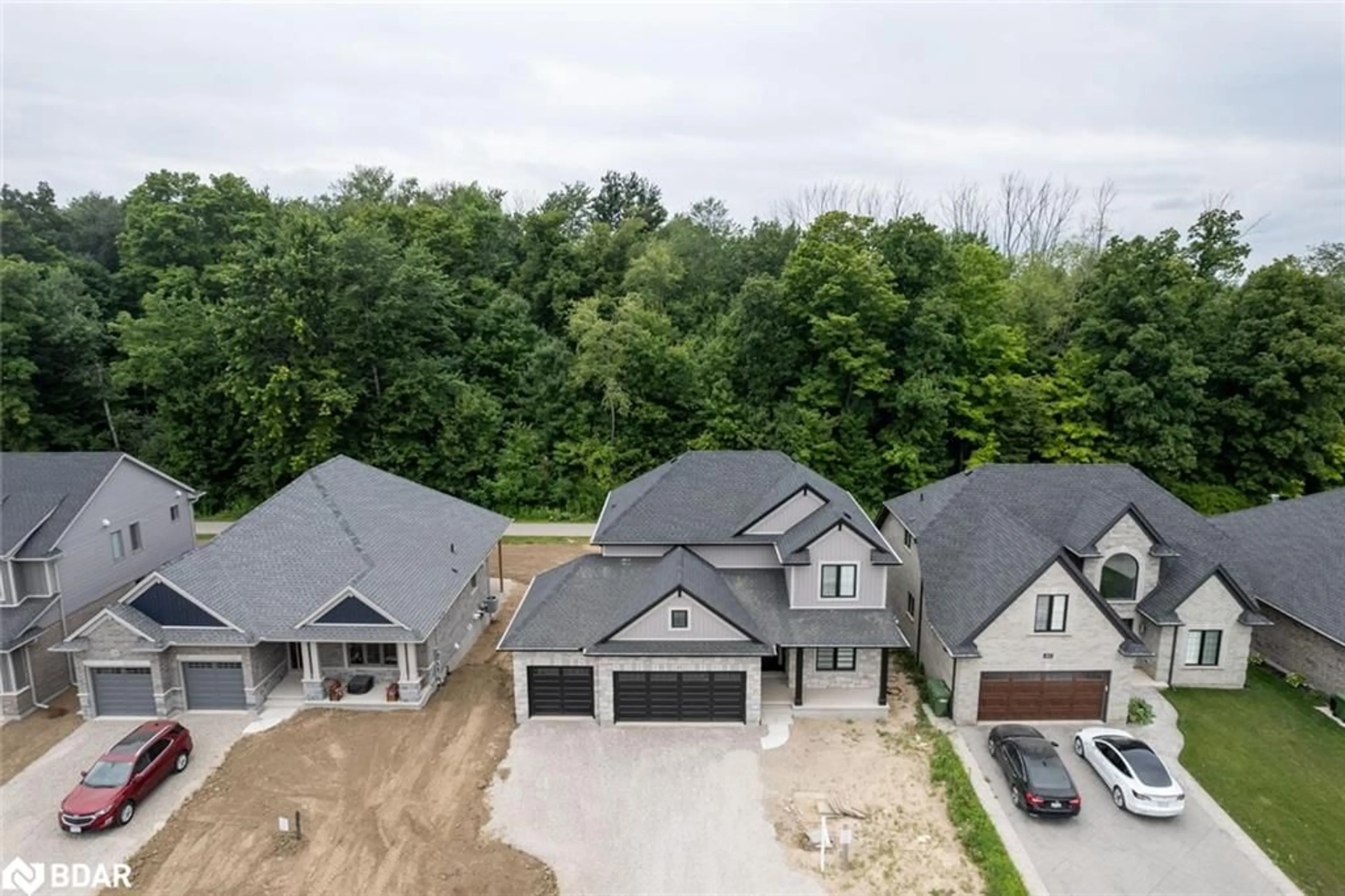 A pic from outside/outdoor area/front of a property/back of a property/a pic from drone, unknown for 42 Acorn Trail Trail, St. Thomas Ontario N5R 0H8